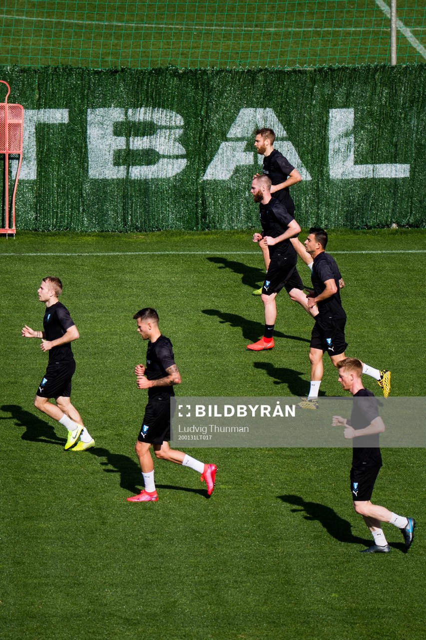 Spelarna springer