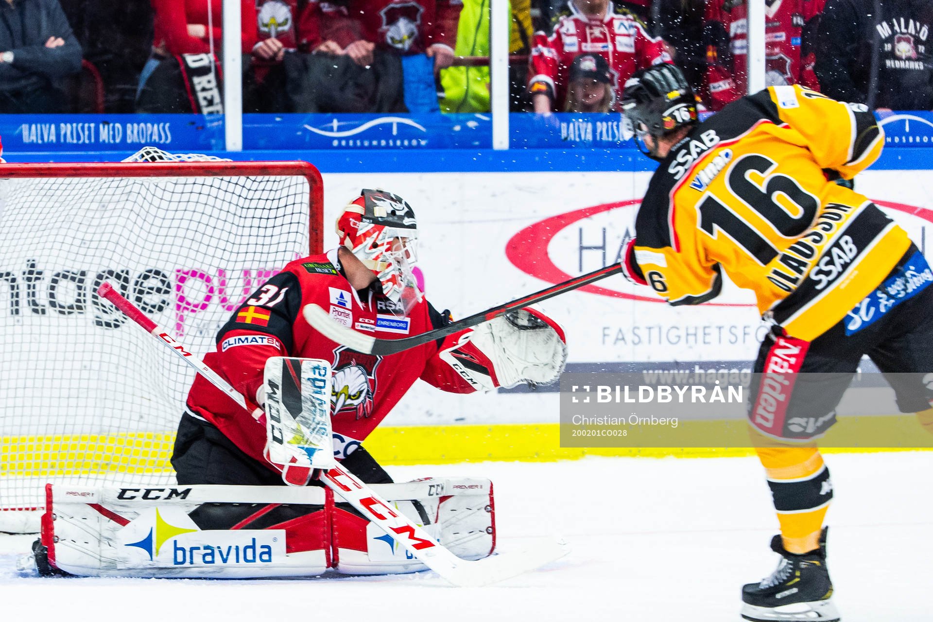 Luleås Niklas Olausson gör 0-2 bakom Malmö Redhawks