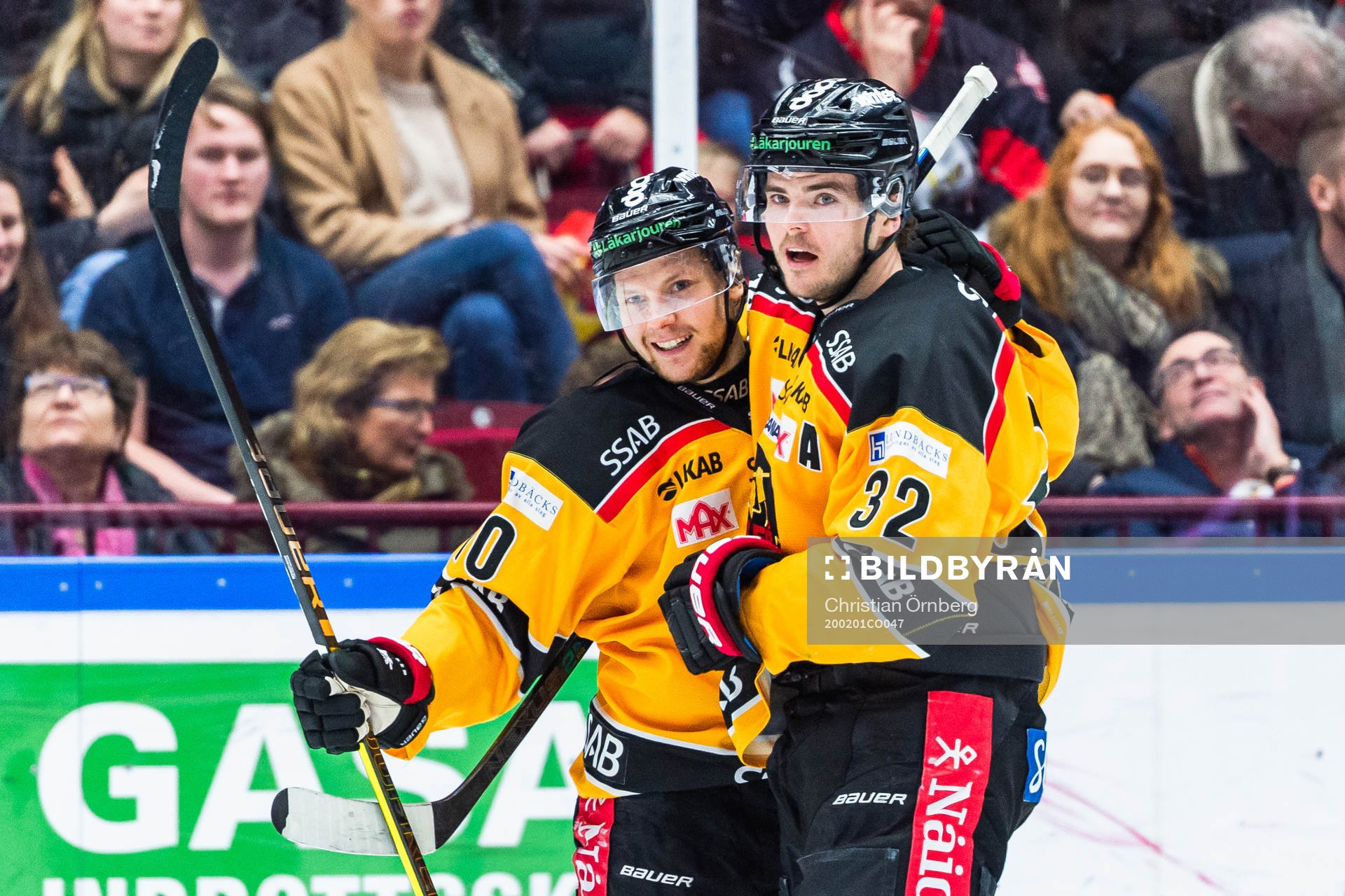 Luleås Einar Emanuelsson jublar med Oscar Engsund