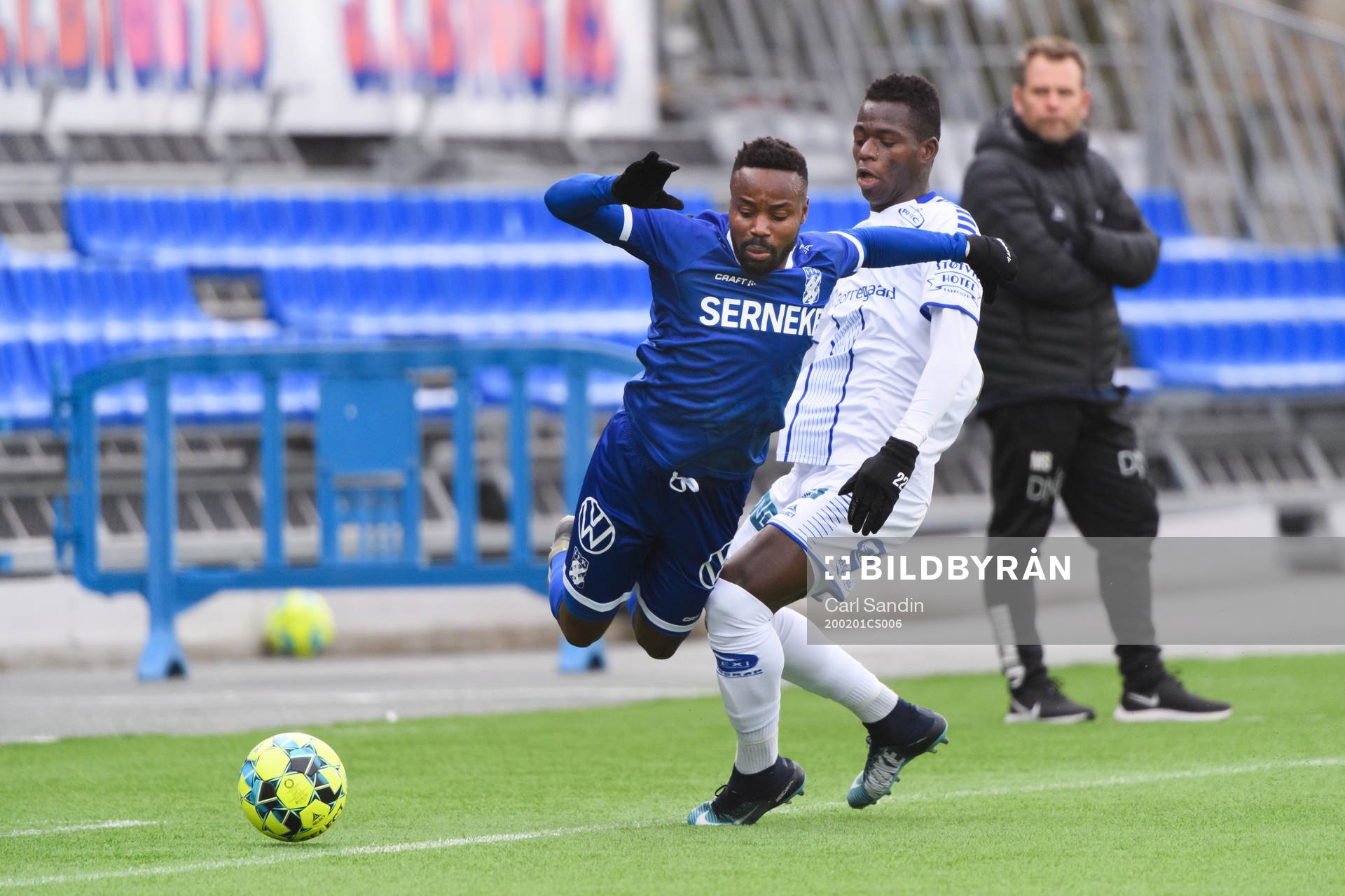 IFK Göteborgs Nzuzi Toko och Sarpsborgs Ismaila Coulibaly
