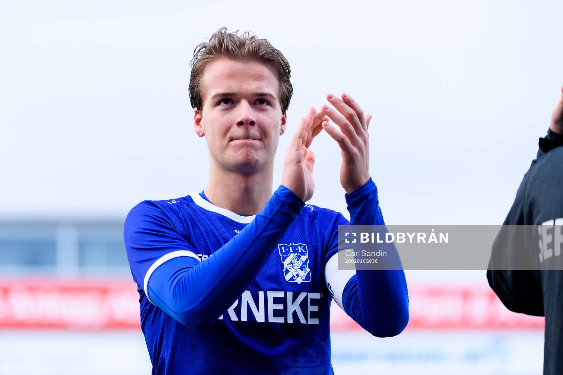 IFK Göteborgs August Erlingmark tackar publiken