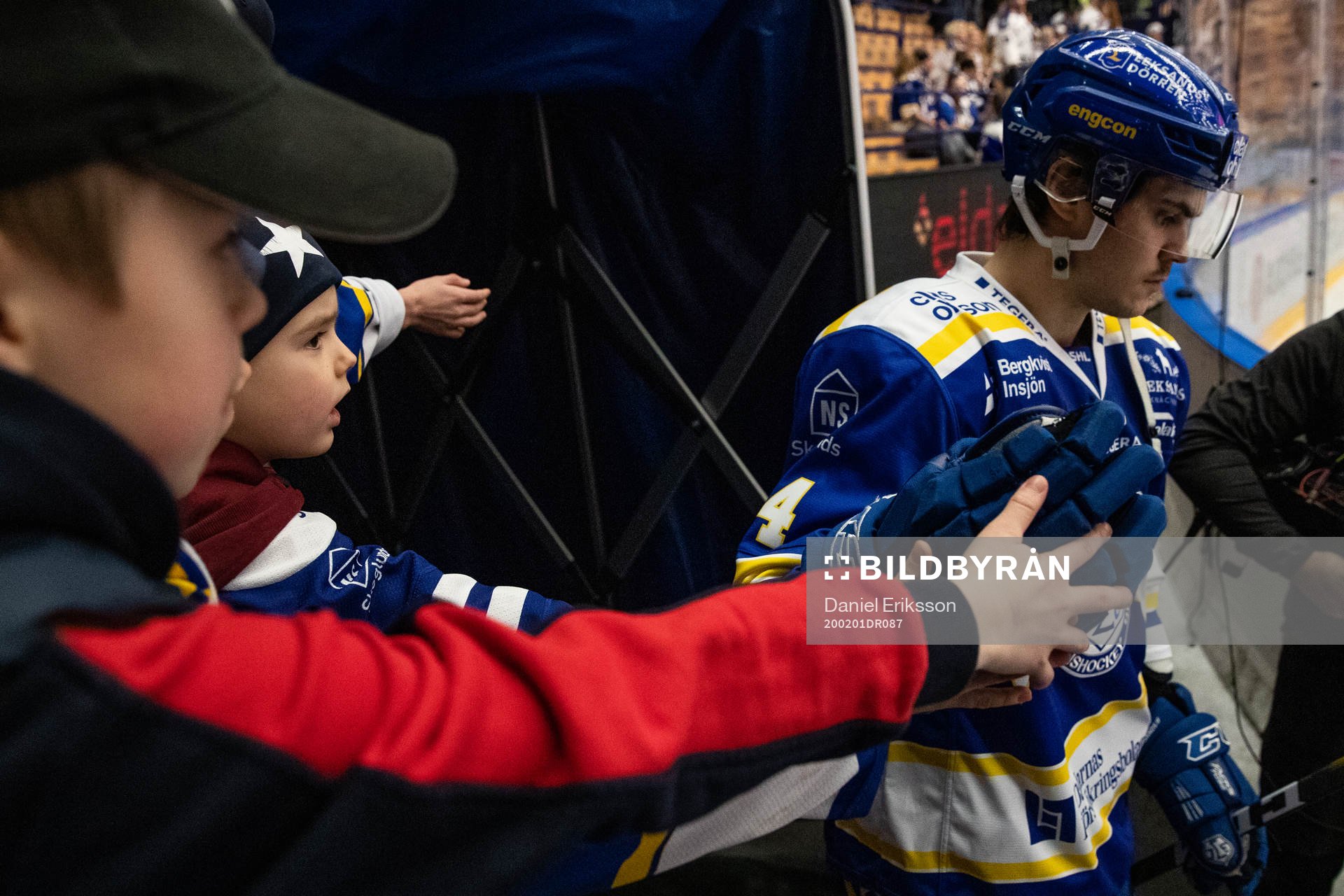 Leksands Thomas Valkvae Olsen  på väg in till värmning