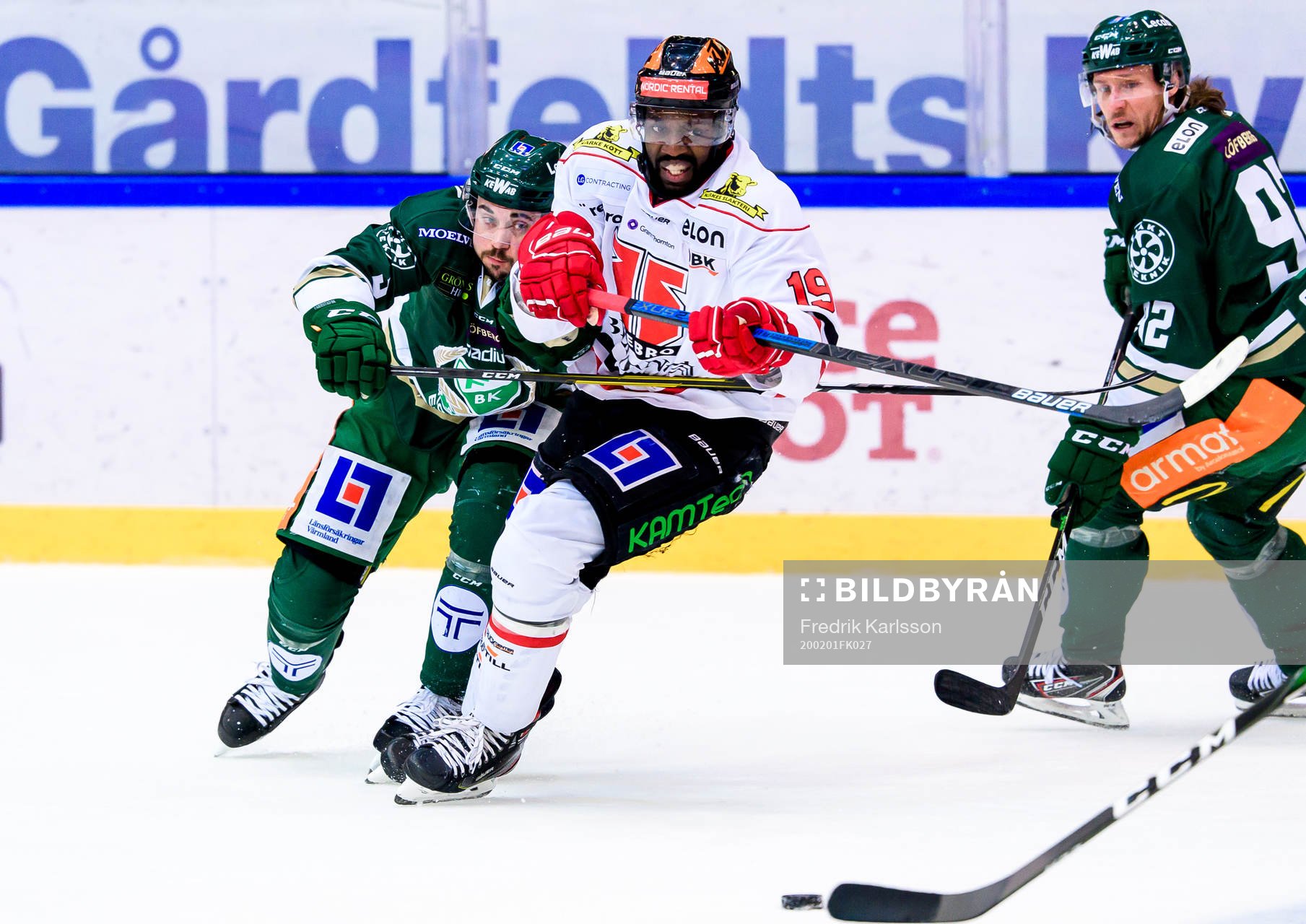 Färjestads Jens Westin och Örebros Daniel Muzito Bagenda