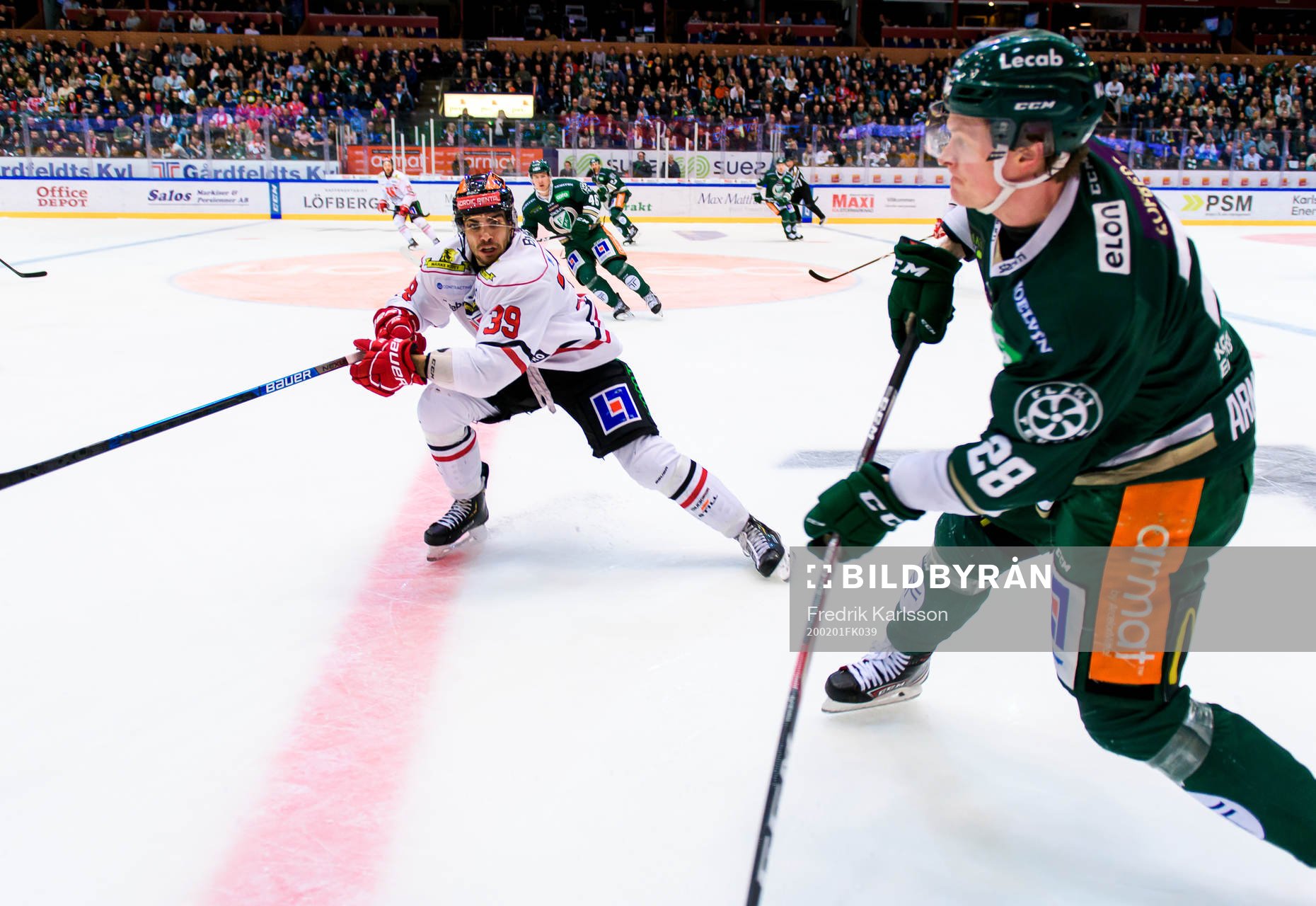Örebros Jordan Boucher och Färjestads Linus Arnesson
