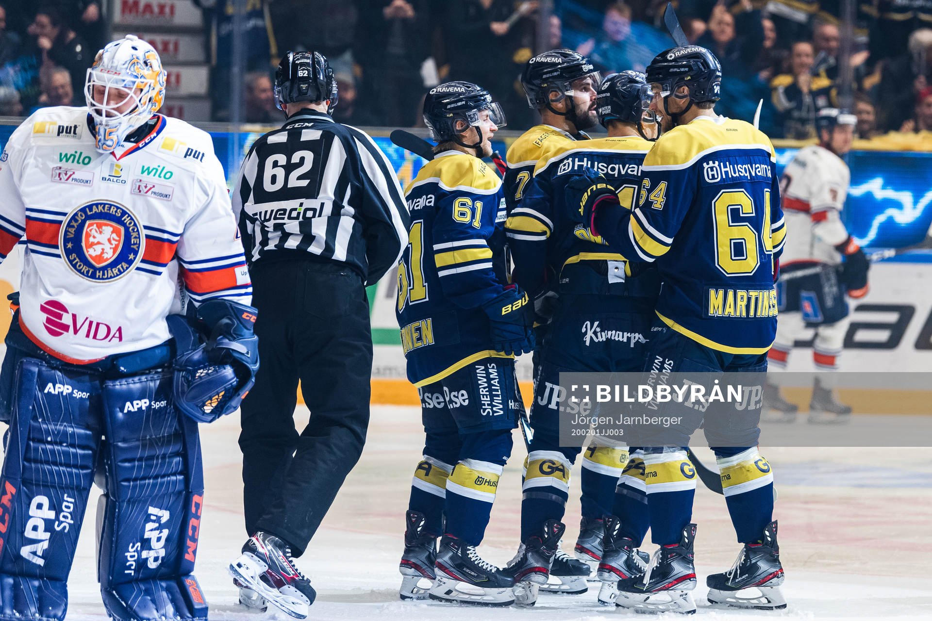 s Martin Thörnberg jublar med Juuso Ikonen och Eric