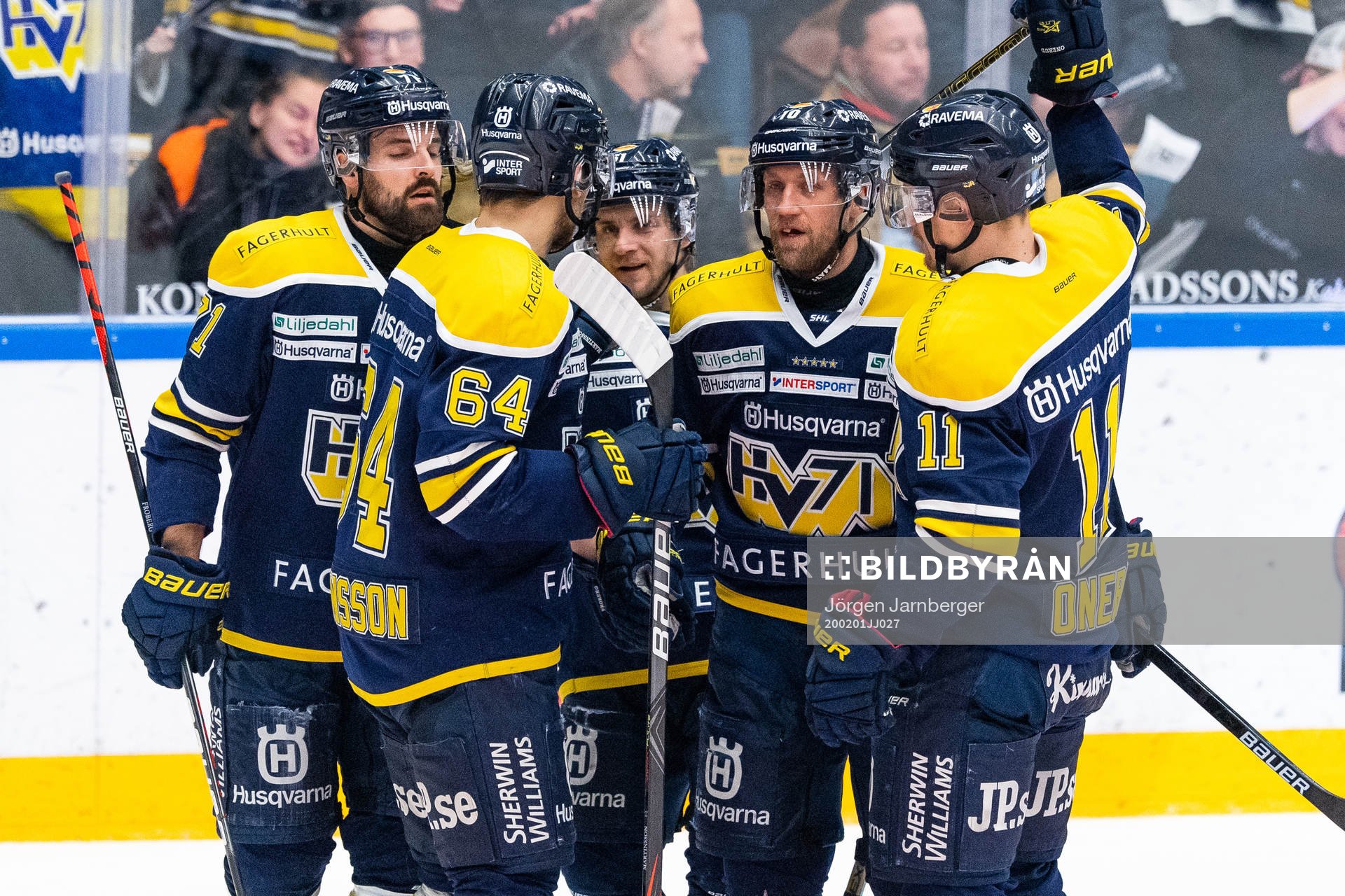 s Martin Thörnberg jublar med lagkamrater