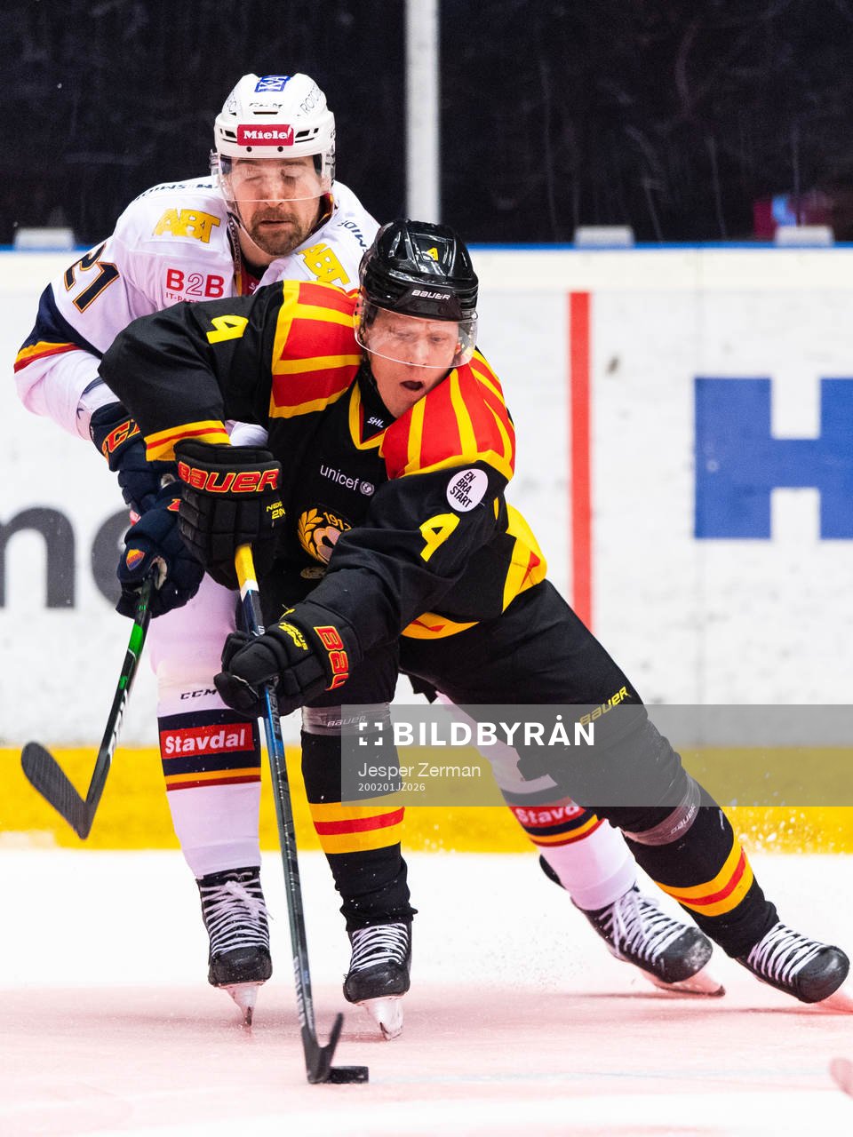 Djurgårdens Patrik Berglund och Brynäs Niclas Lundgren