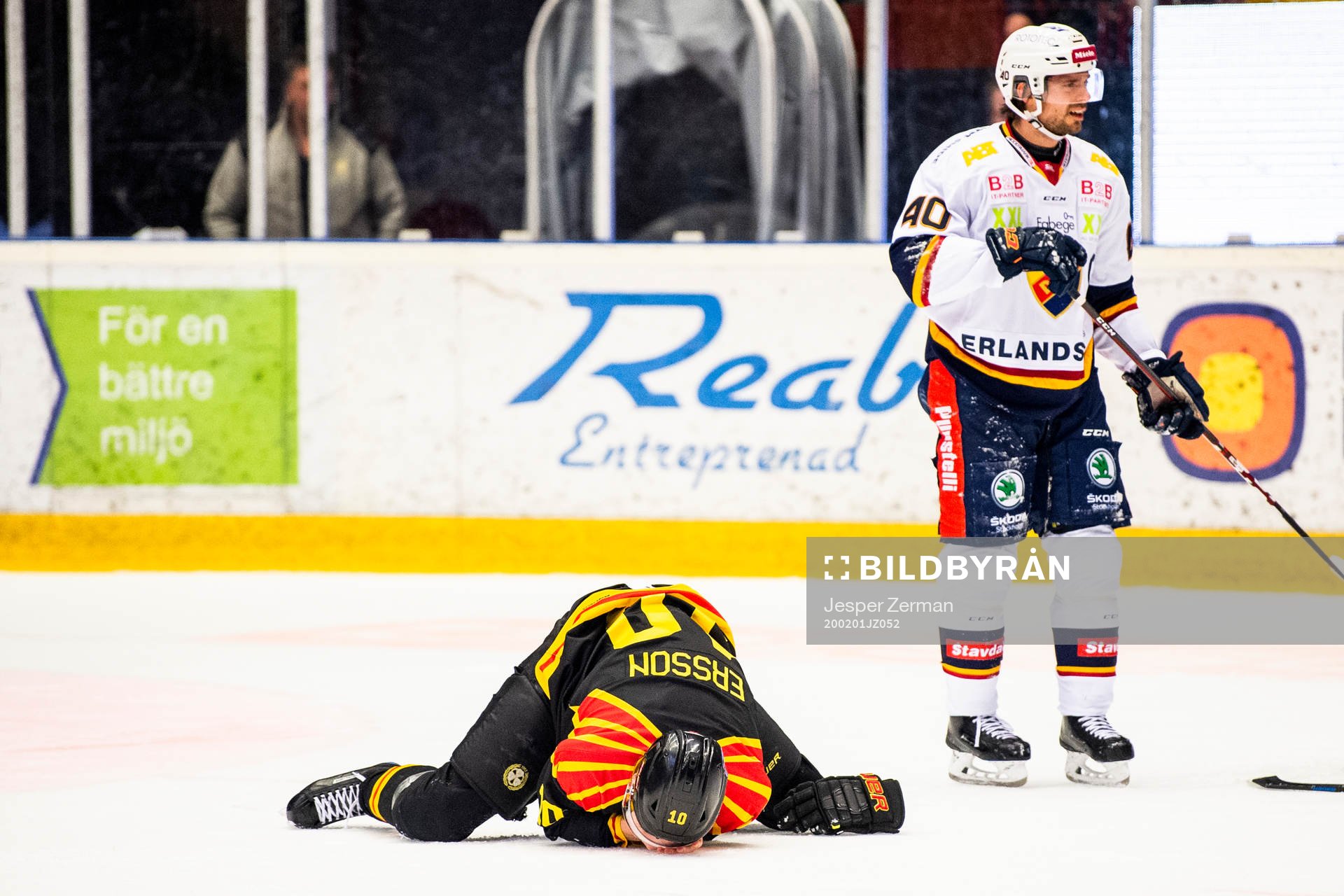 Brynäs Marcus Ersson blöder från ansiktet