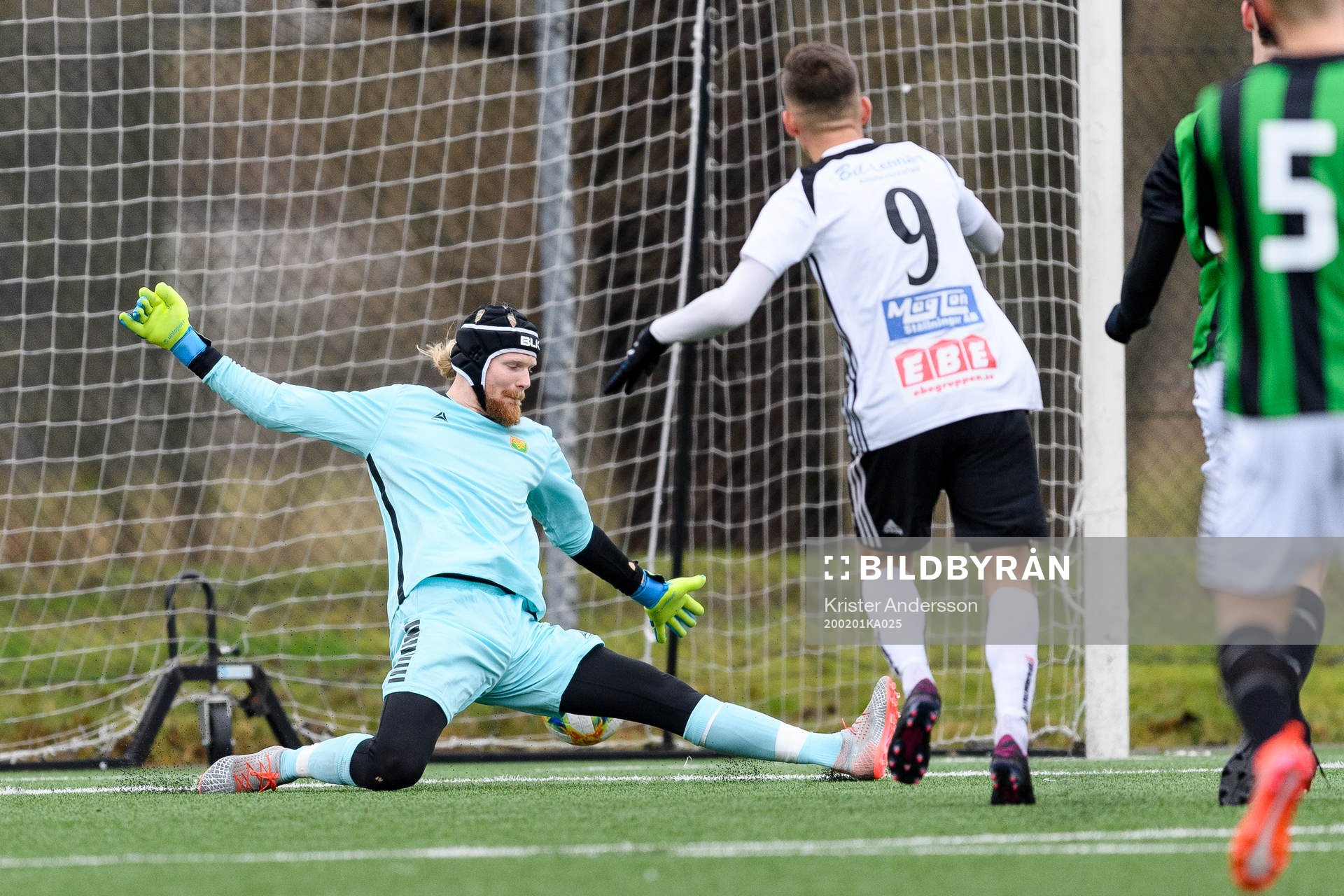 Lindomes Ajdin Zeljkovic gör 1-0 på GAIS målvakt Mathias