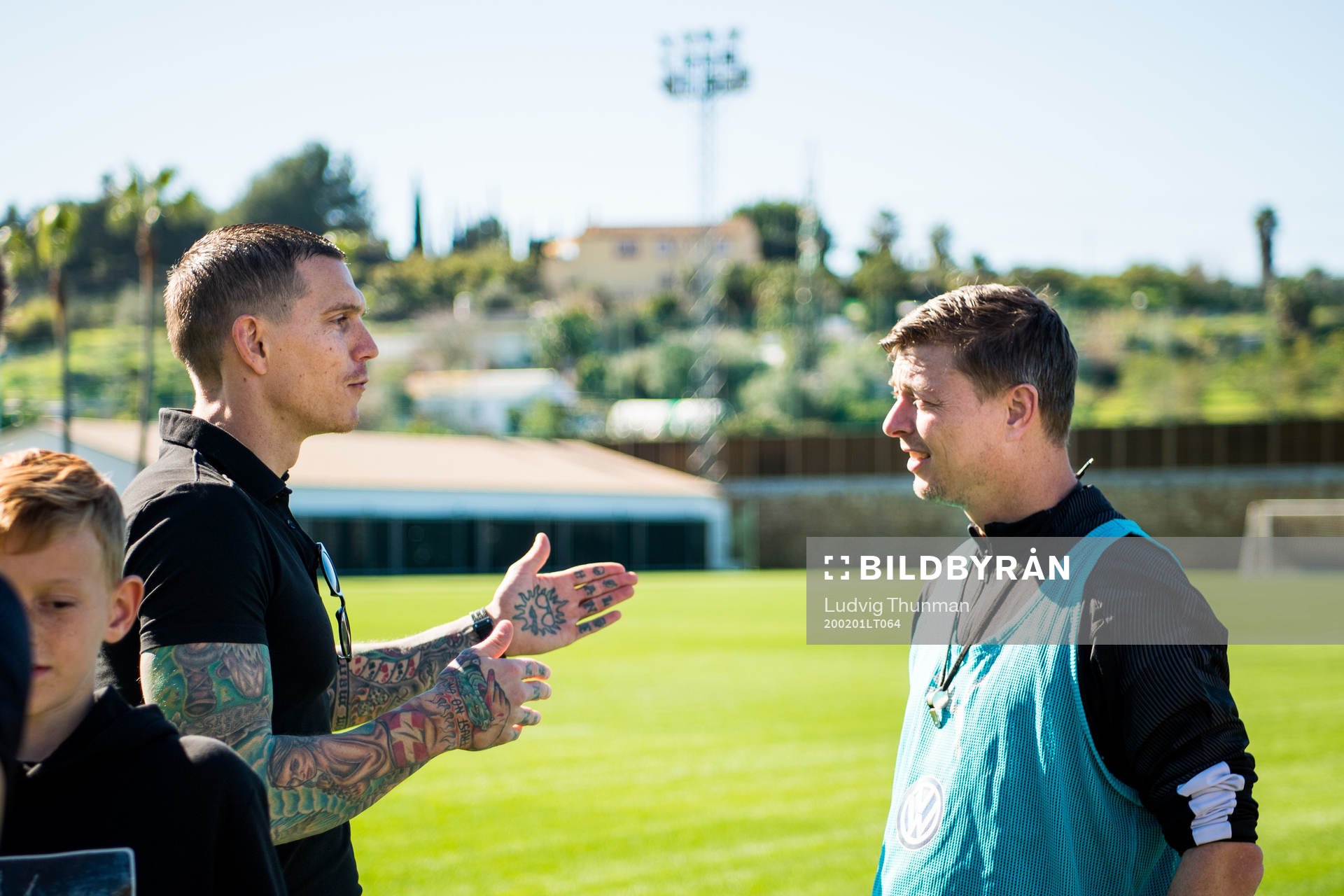 Daniel Agger och tränare Jon Dahl Tomasson i samtal