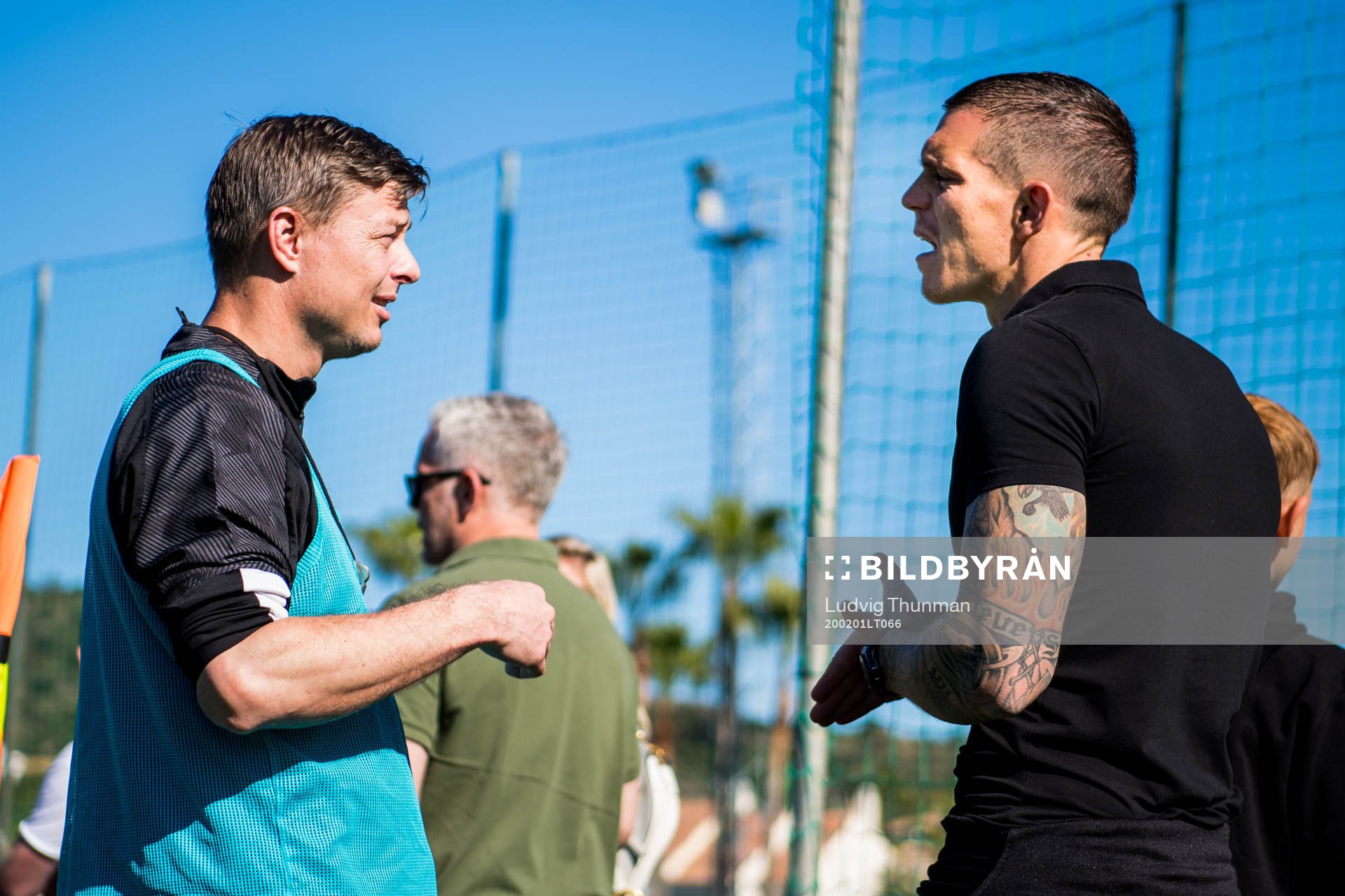 Daniel Agger och tränare Jon Dahl Tomasson i samtal