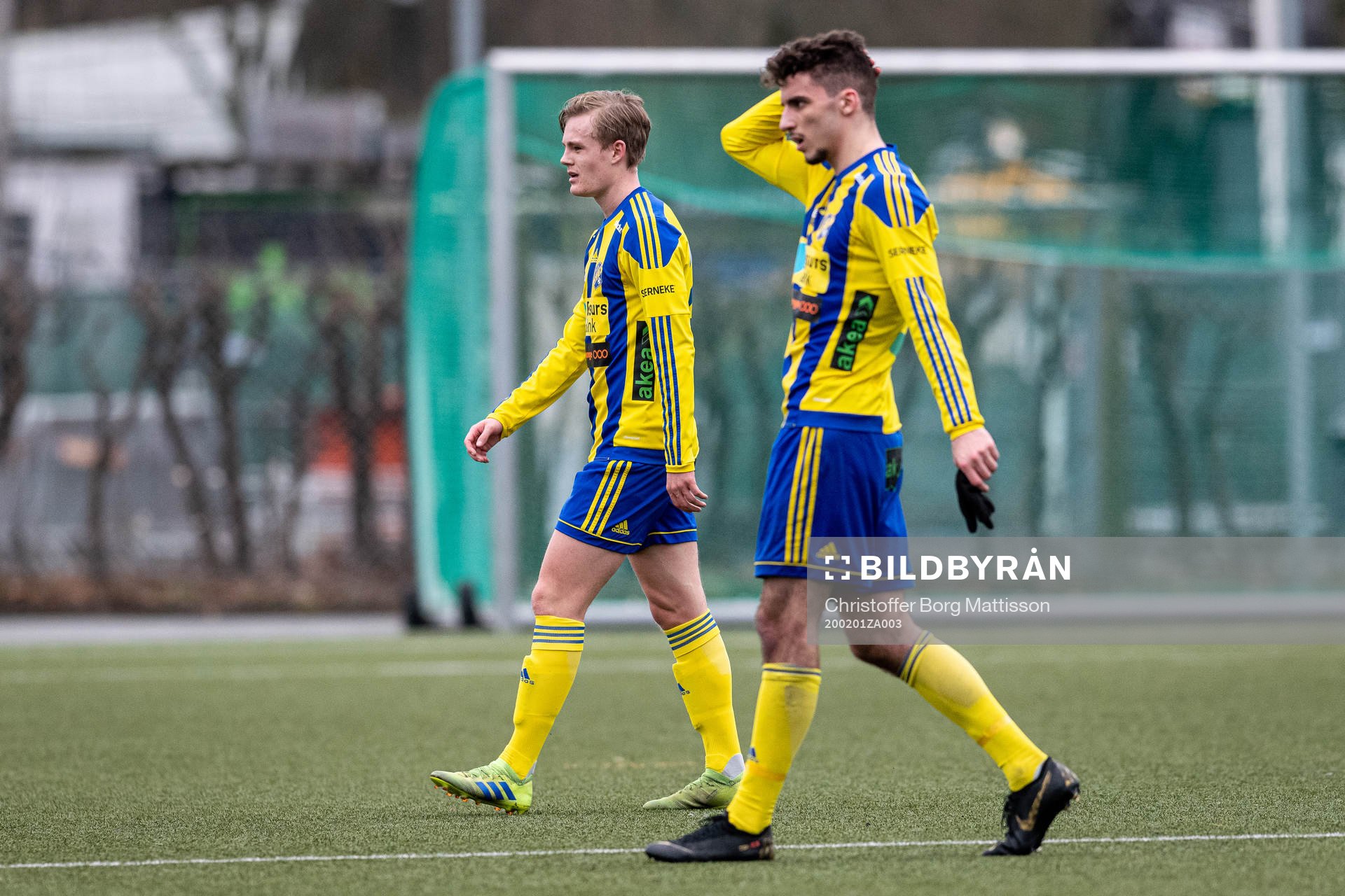 Eskilsminnes Filip Lundeberg och Gjenis Zeqiri deppar