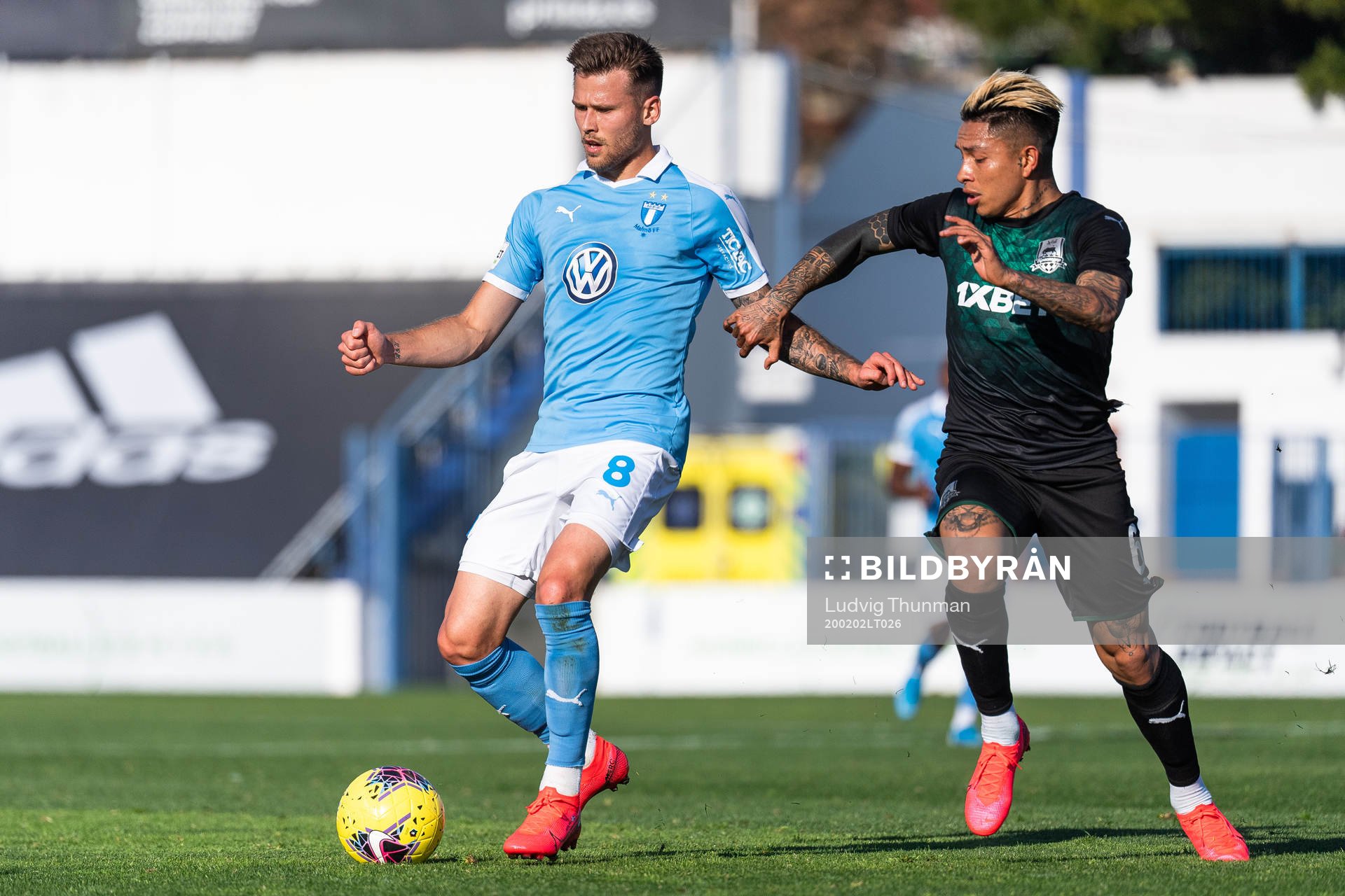 Arnór Traustason of Malmö FF and Cristian Ramírez of