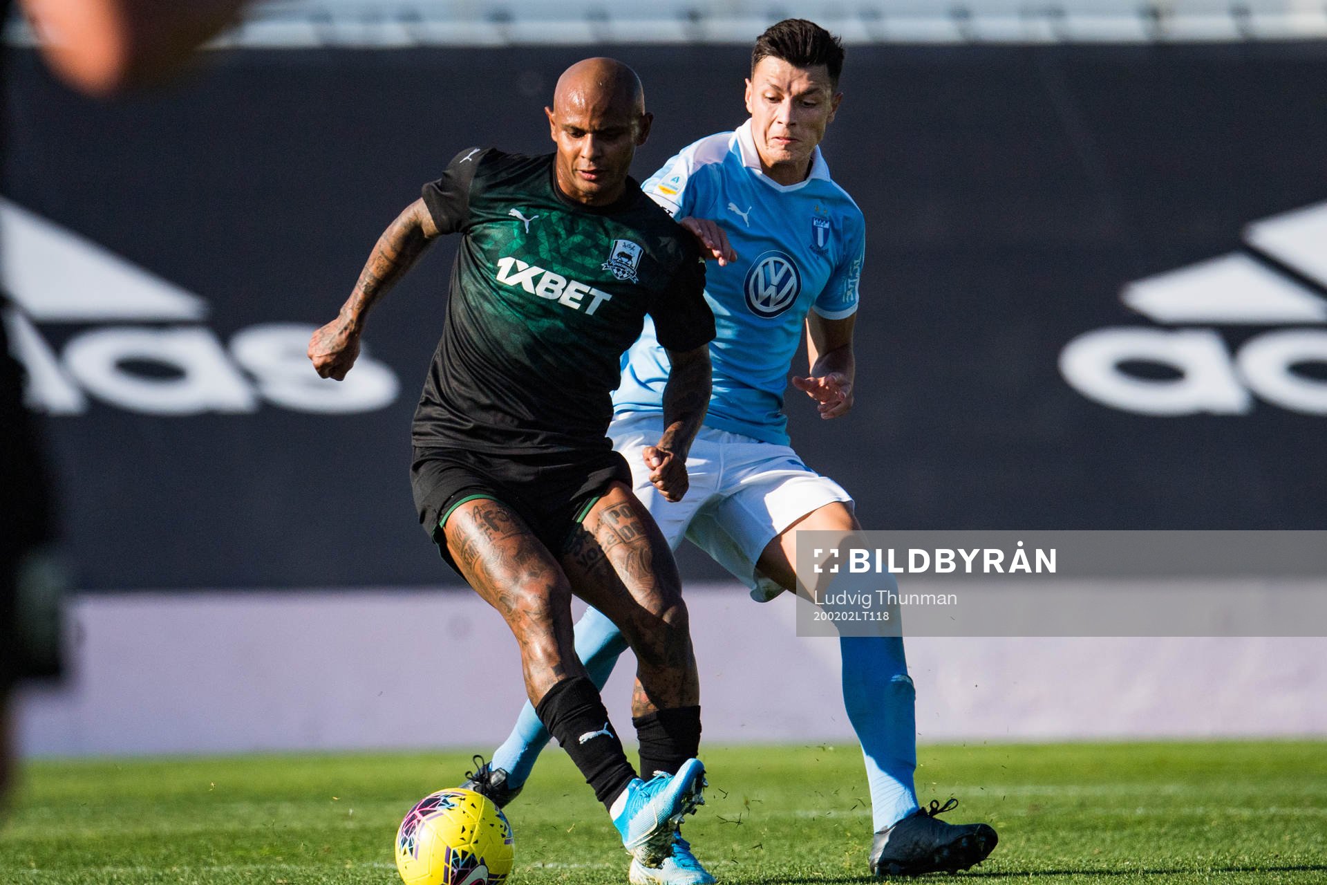 Cristian Ramírez of Krasnodar and Anel Ahmedhodzic of