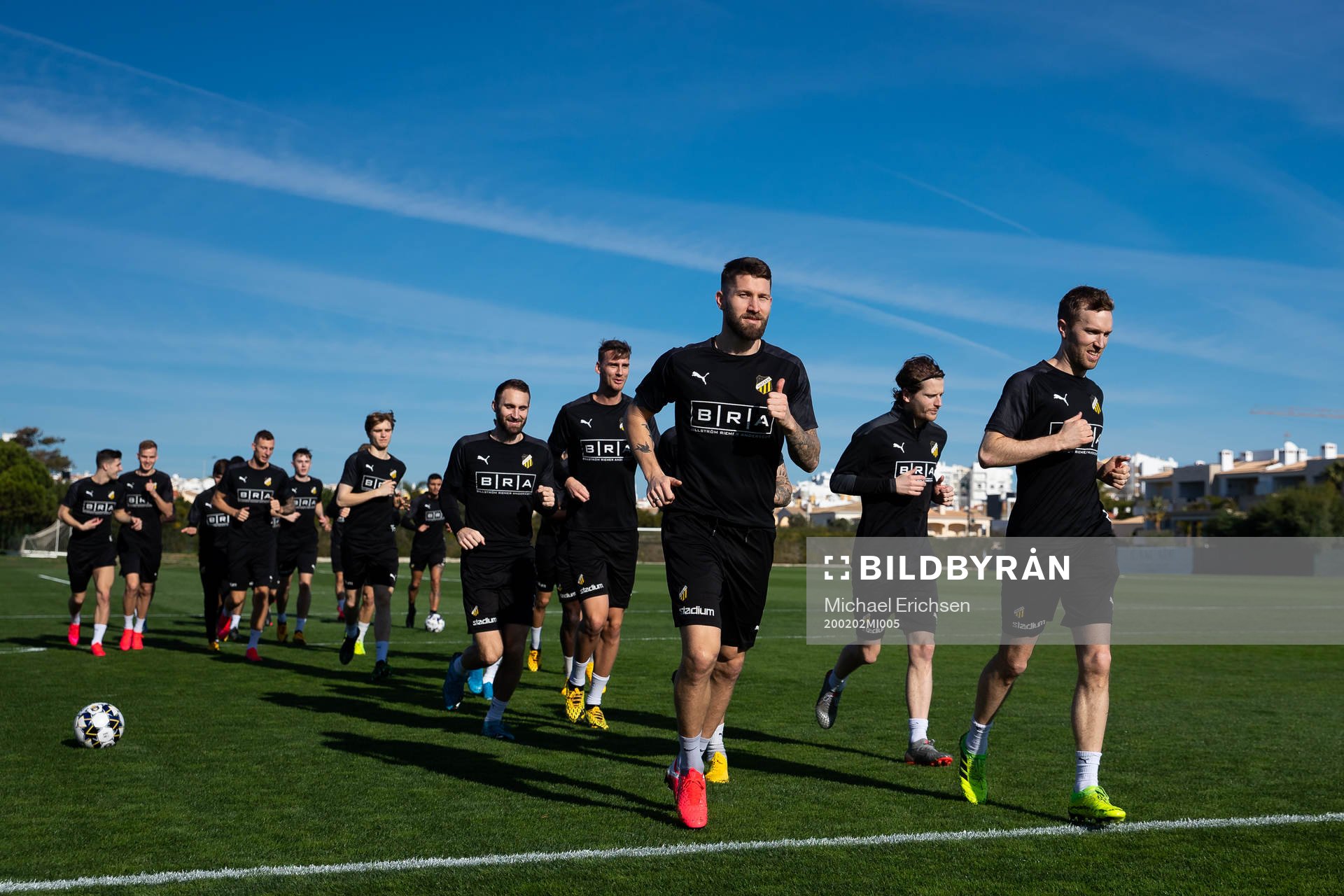 Häckens Joona Toivio, och Rasmus Lindgren  värmer upp