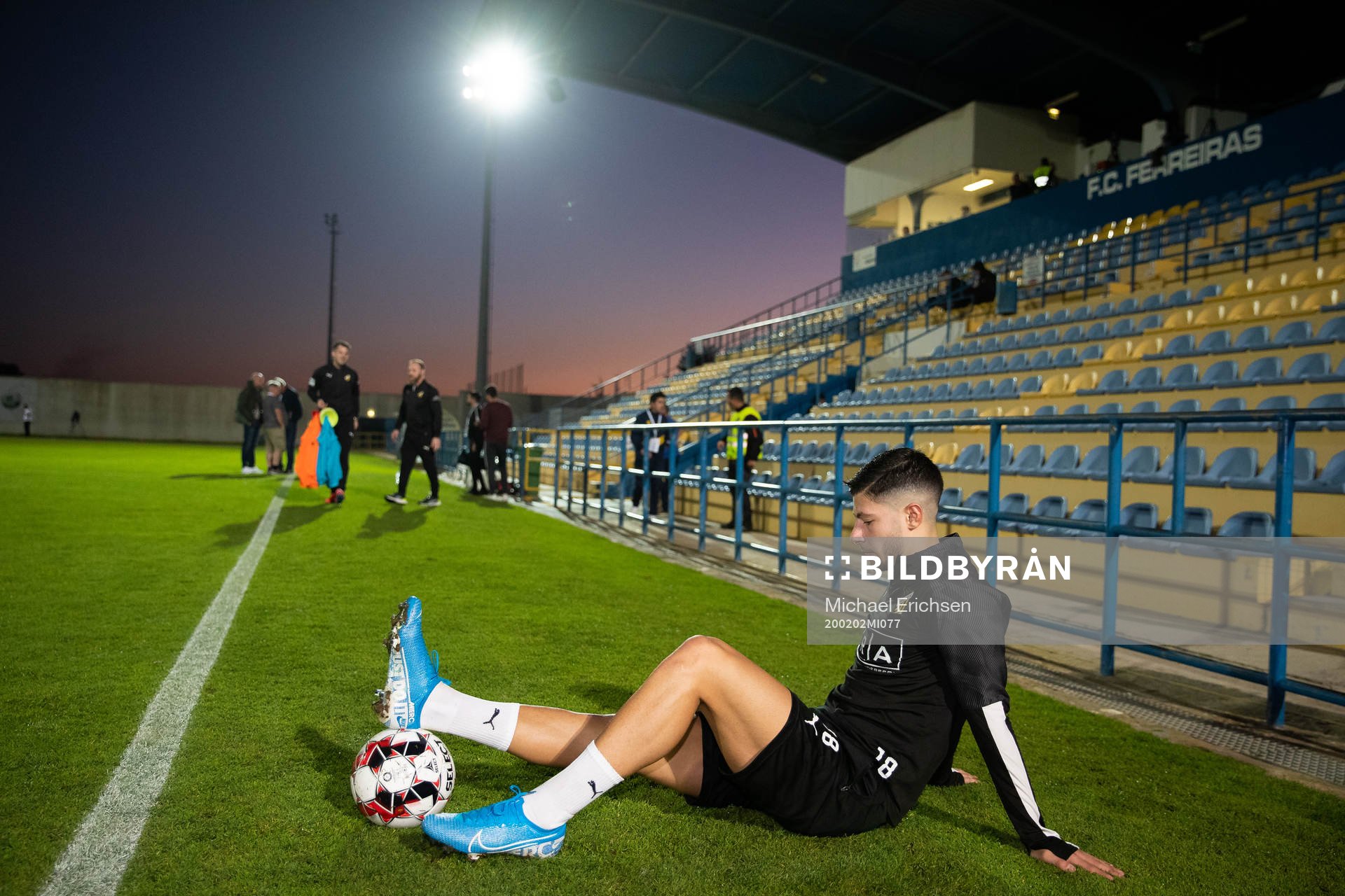 Häckens  Kevin Yakob innan fotbollsmatchen i Atlantic Cup