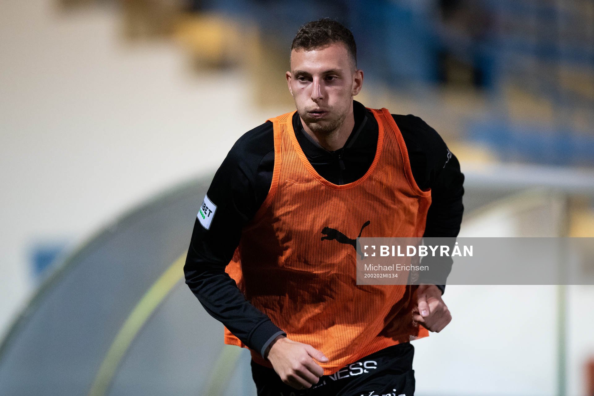 Häckens Gustaf Nilsson värmer upp