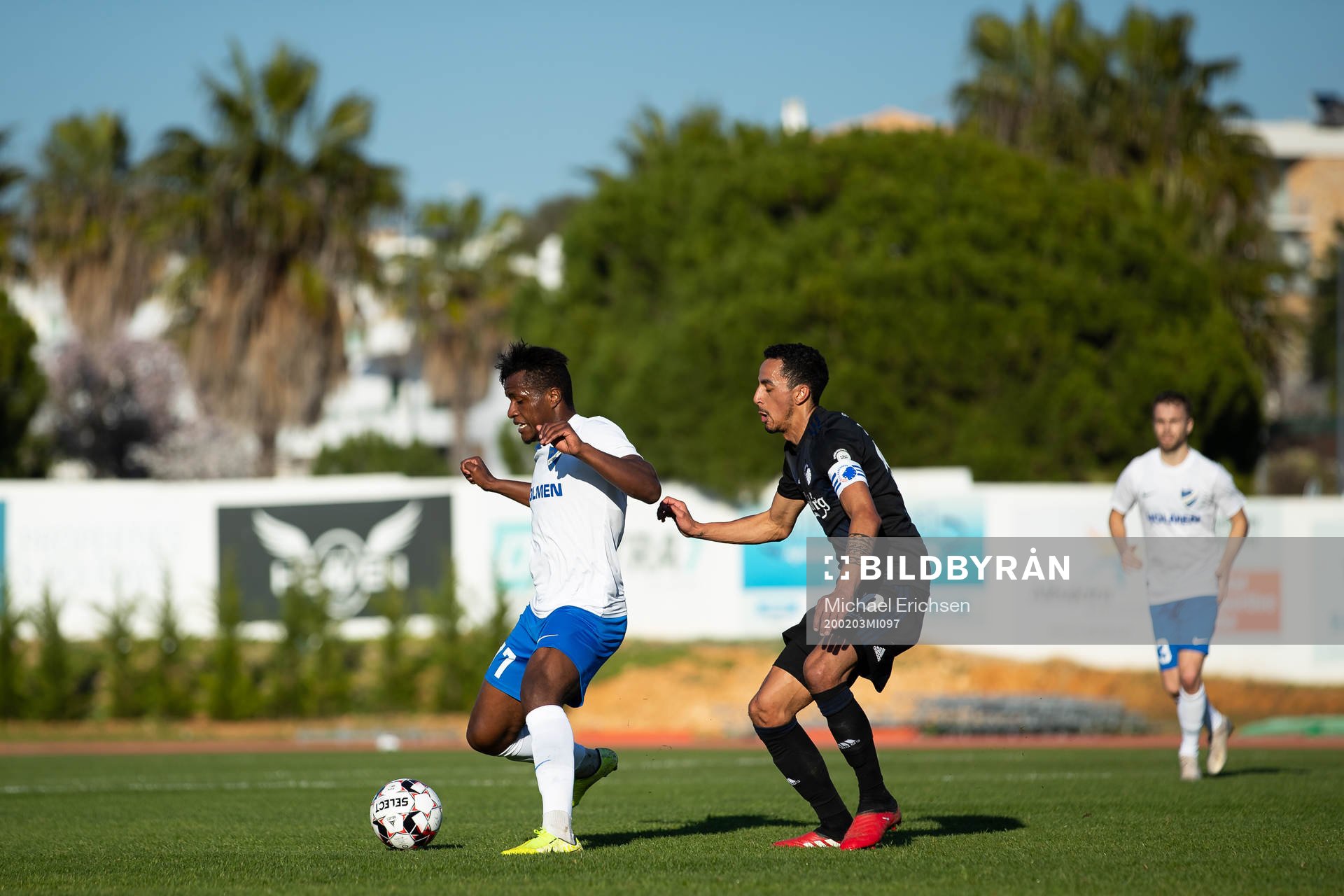 Manasse Kusu of Norrköping and Carlos Zeca of Köpenhamn