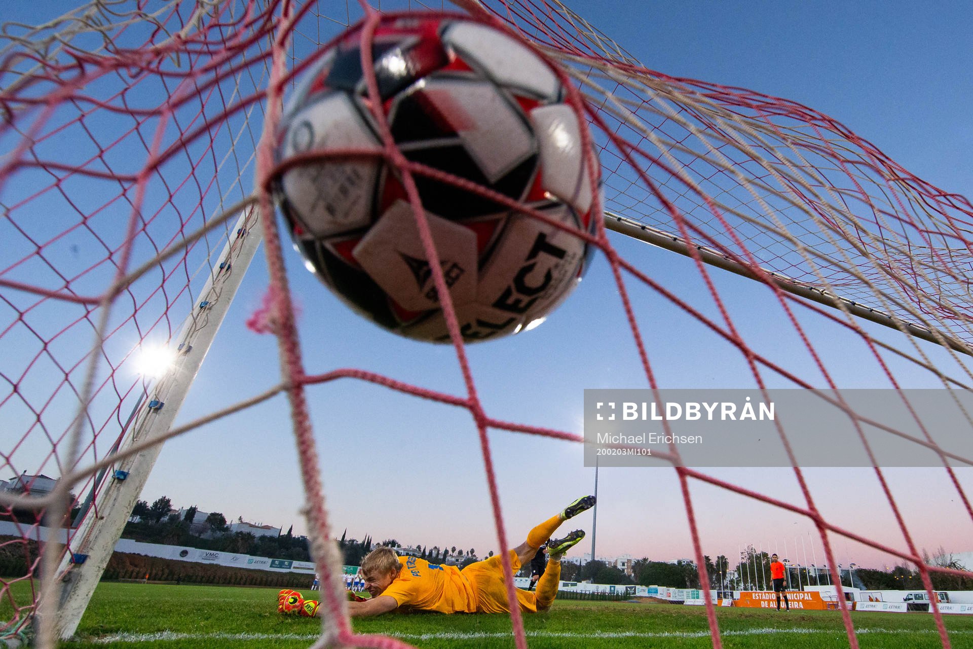 Michael Santos of Köpenhamn scores behind goalkeeper Isak