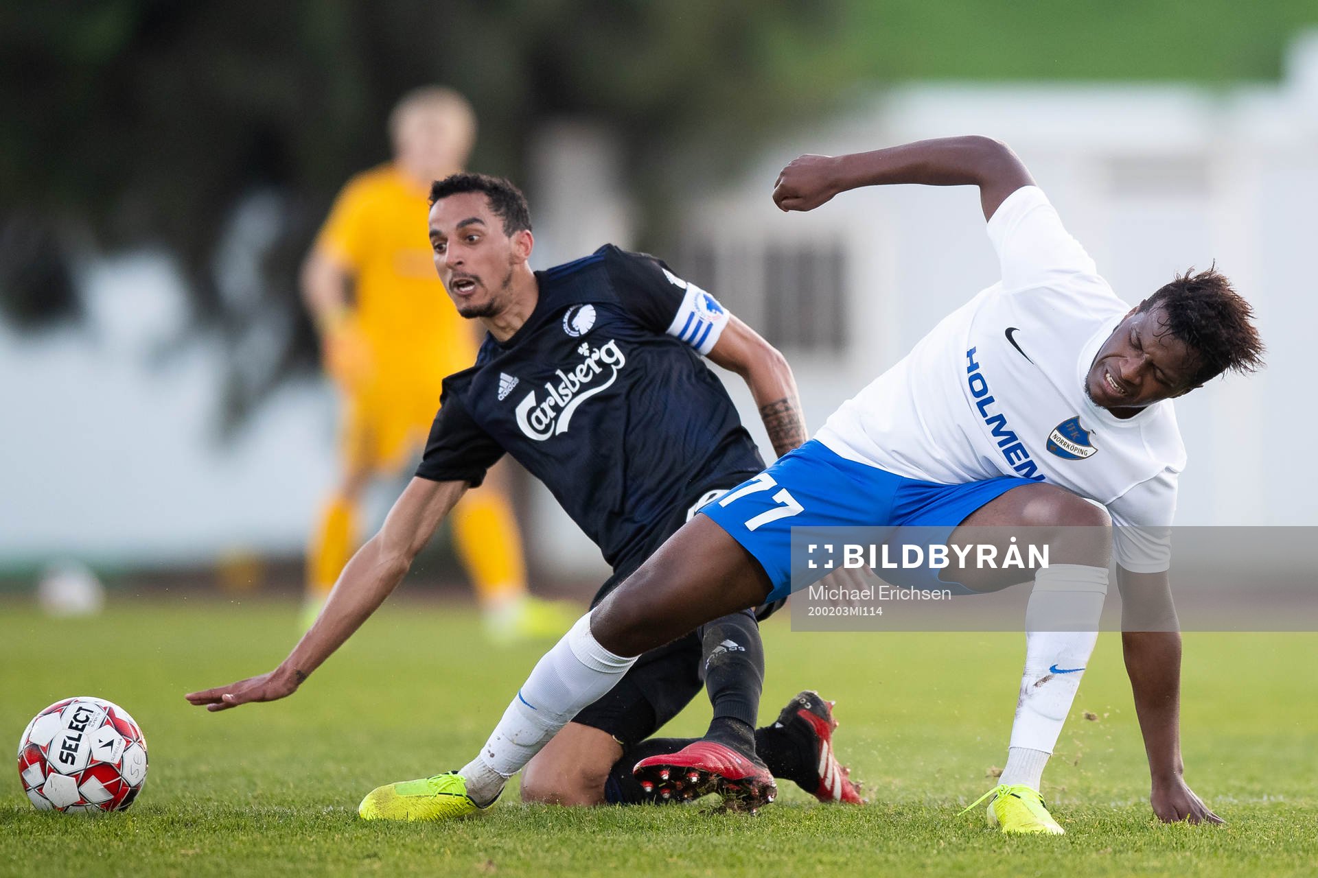 Carlos Zeca of Köpenhamn and Manasse Kusu of Norrköping