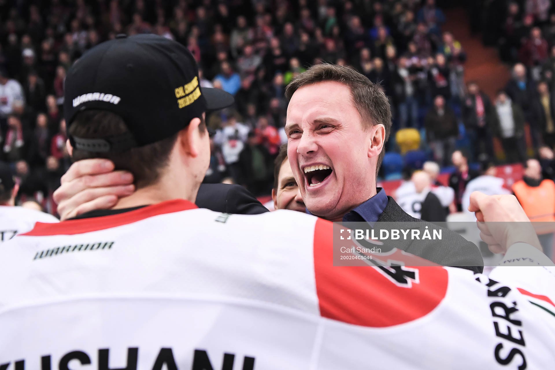 head coach Roger Rönnberg of Frölunda celebrates