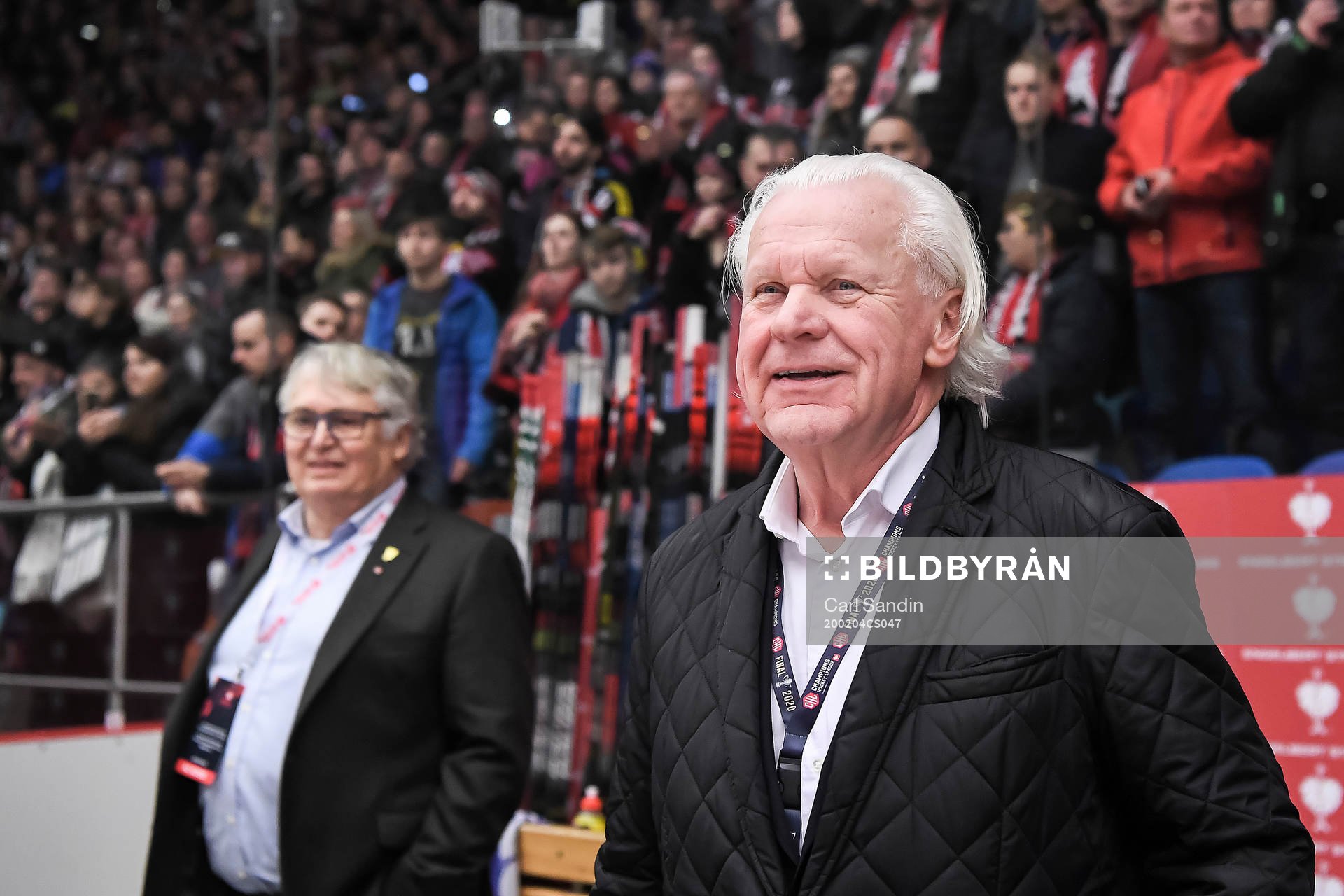 Mats Grauers, chairman of Frölunda celebrates