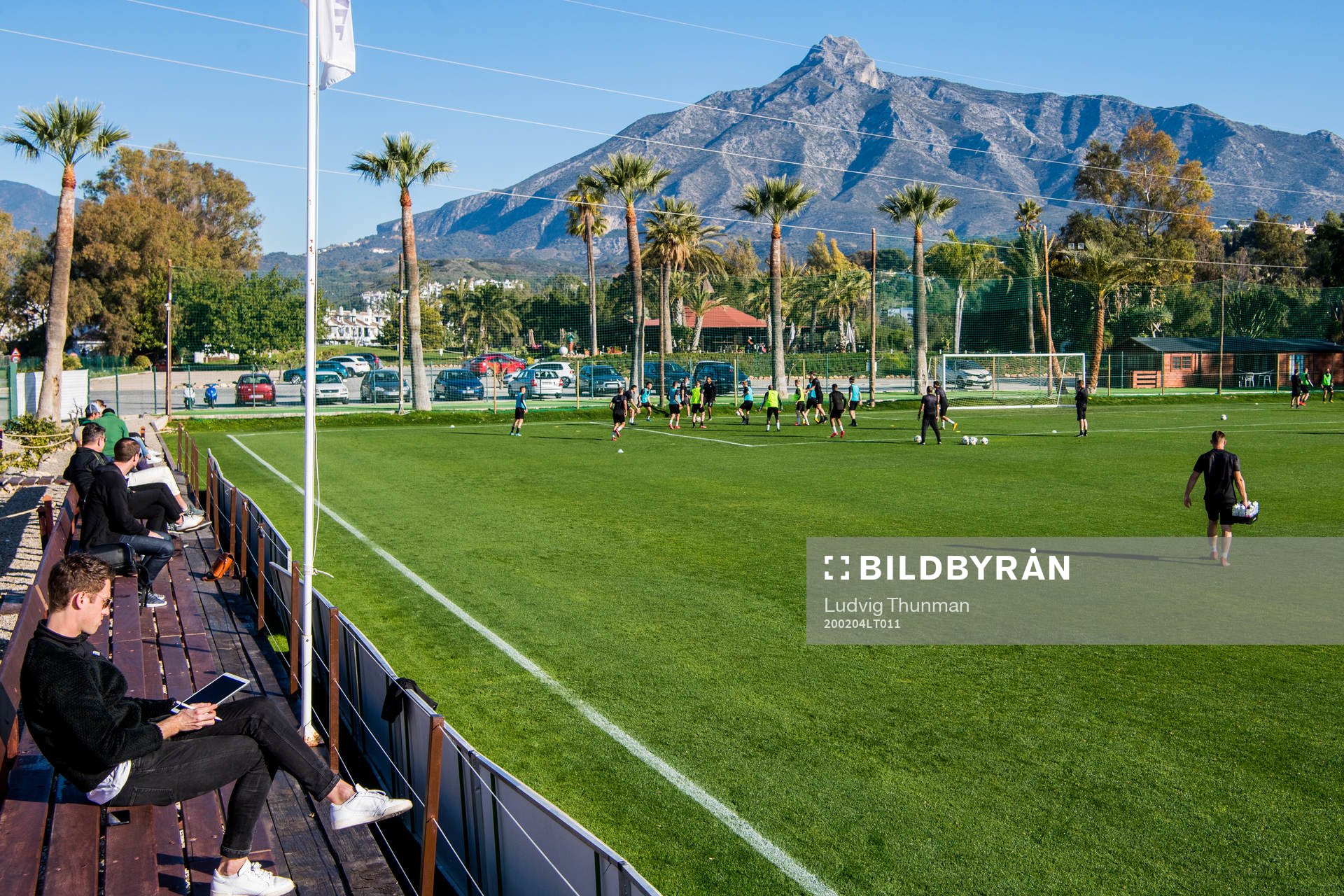 En scout från Wolfsburg följer en träning med Malmö FF