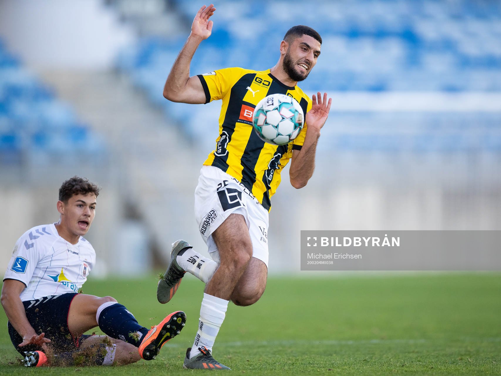 Zach Duncan of Aarhus and Aiham Ousou  of Häcken