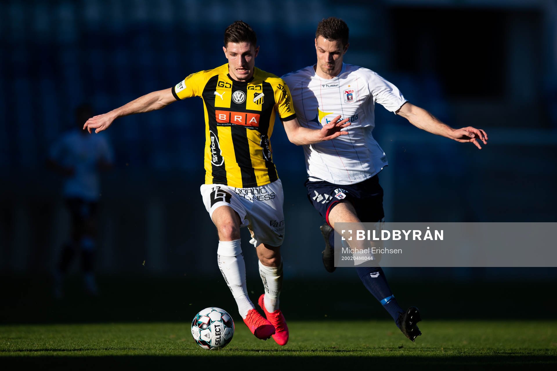 Adnan Maric of Häcken and Nicklas Helenius of Aarhus