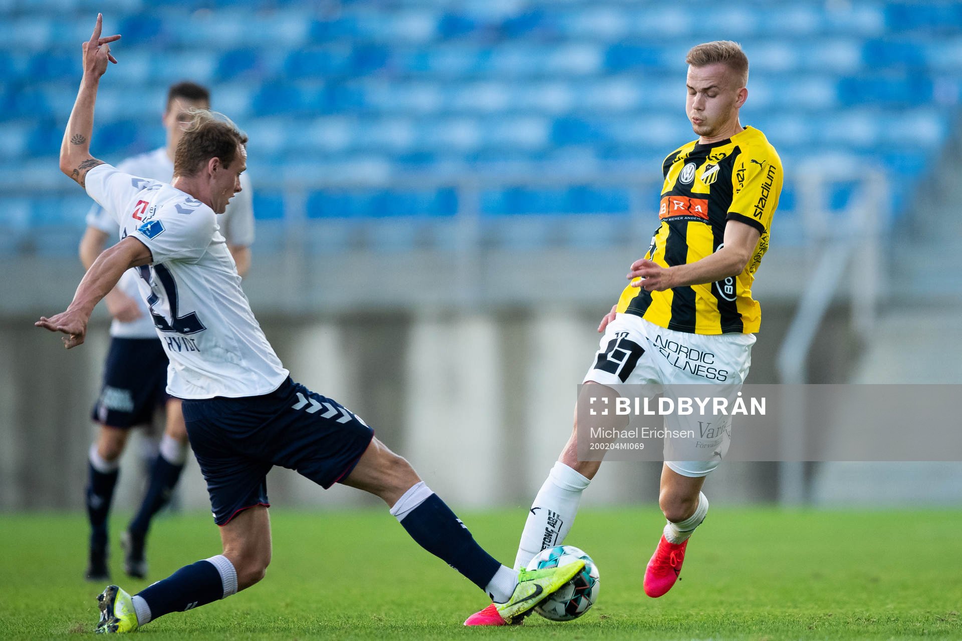 Benjamin Hvidt of Aarhus and Jasse Touminen of Häcken