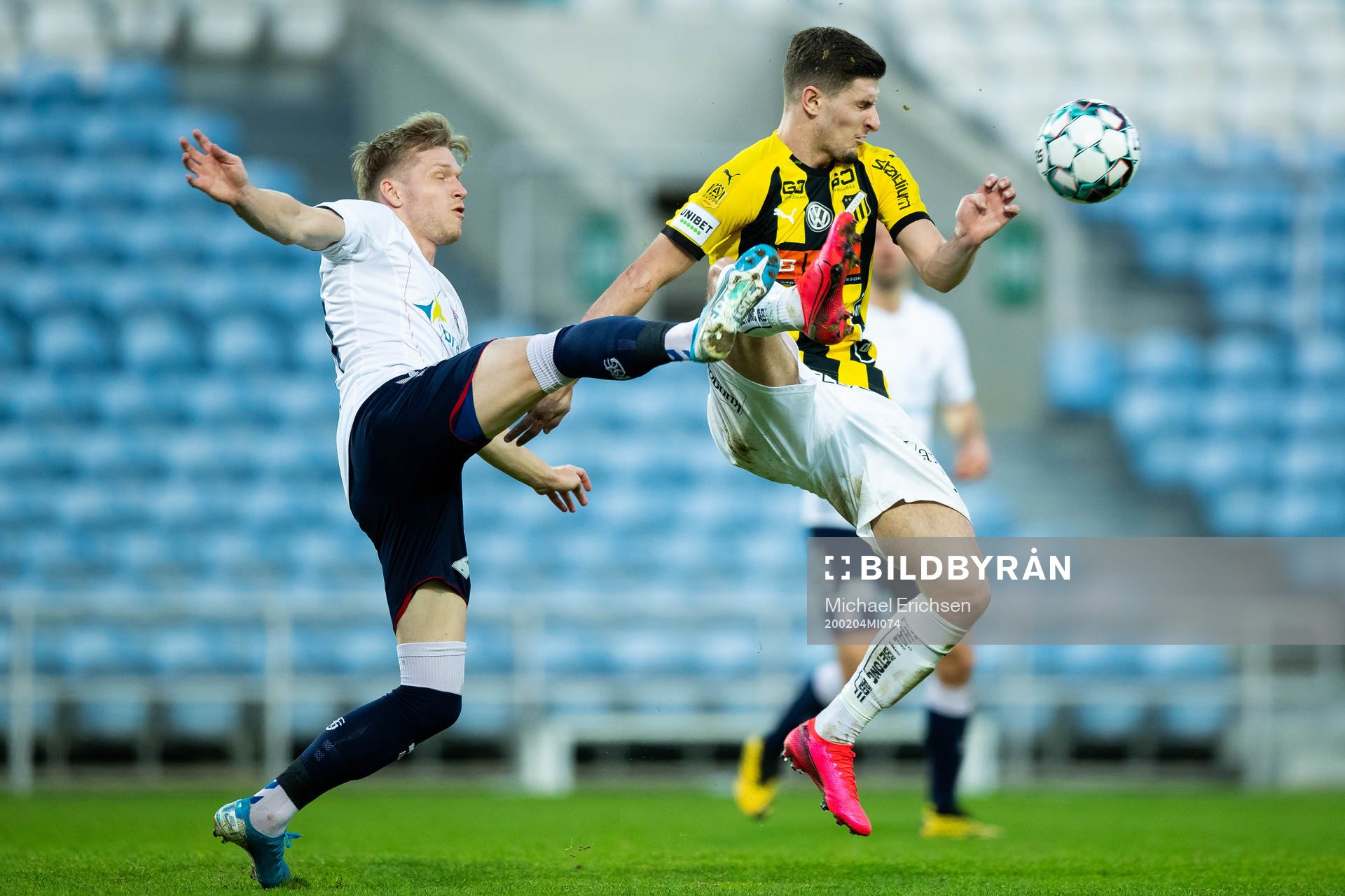 Bror Blume of Aarhus and Adnan Maric of Häcken