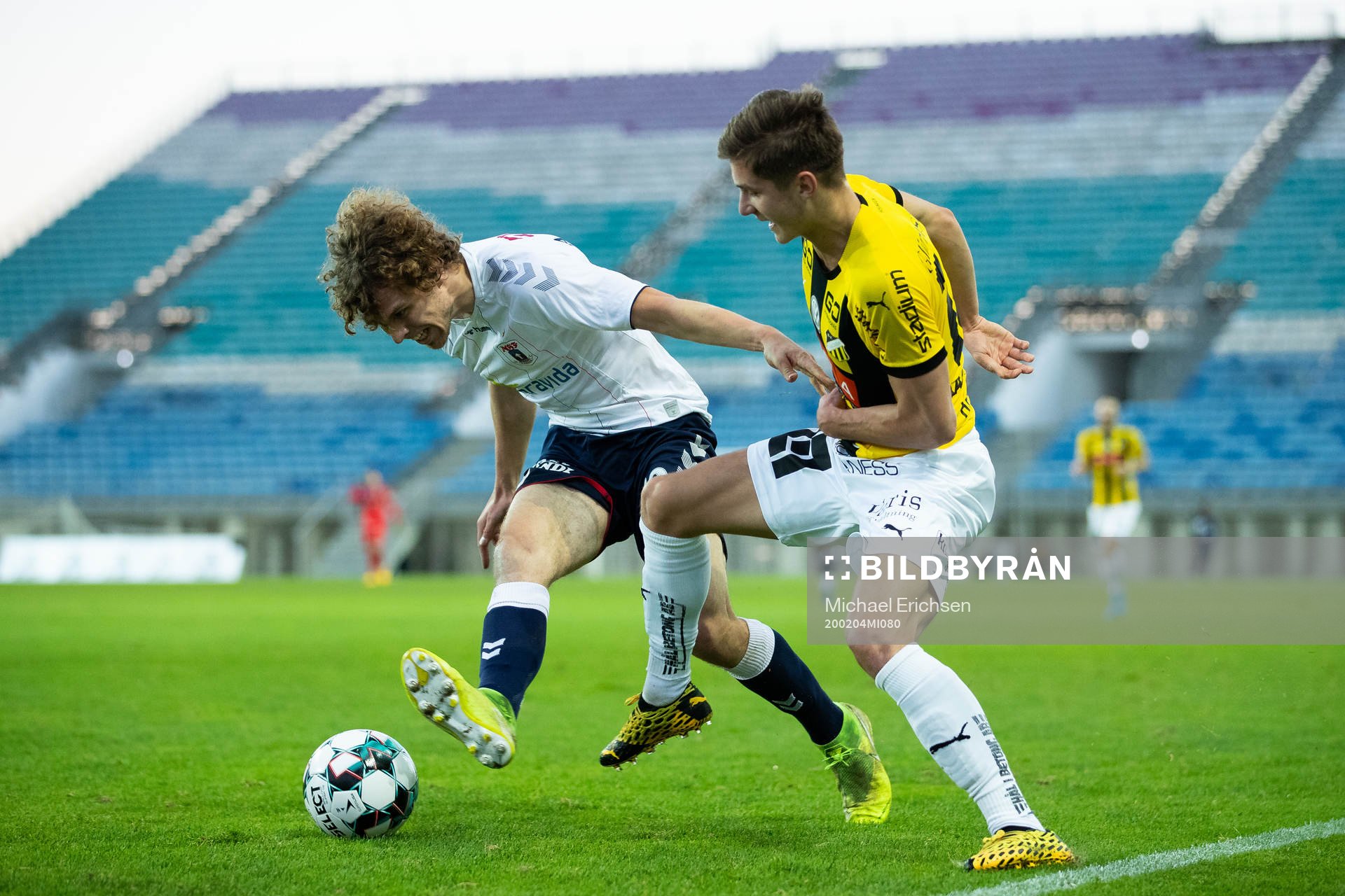 Alexander Munksgaard of Aarhus and Leo Bengtsson of Häcken