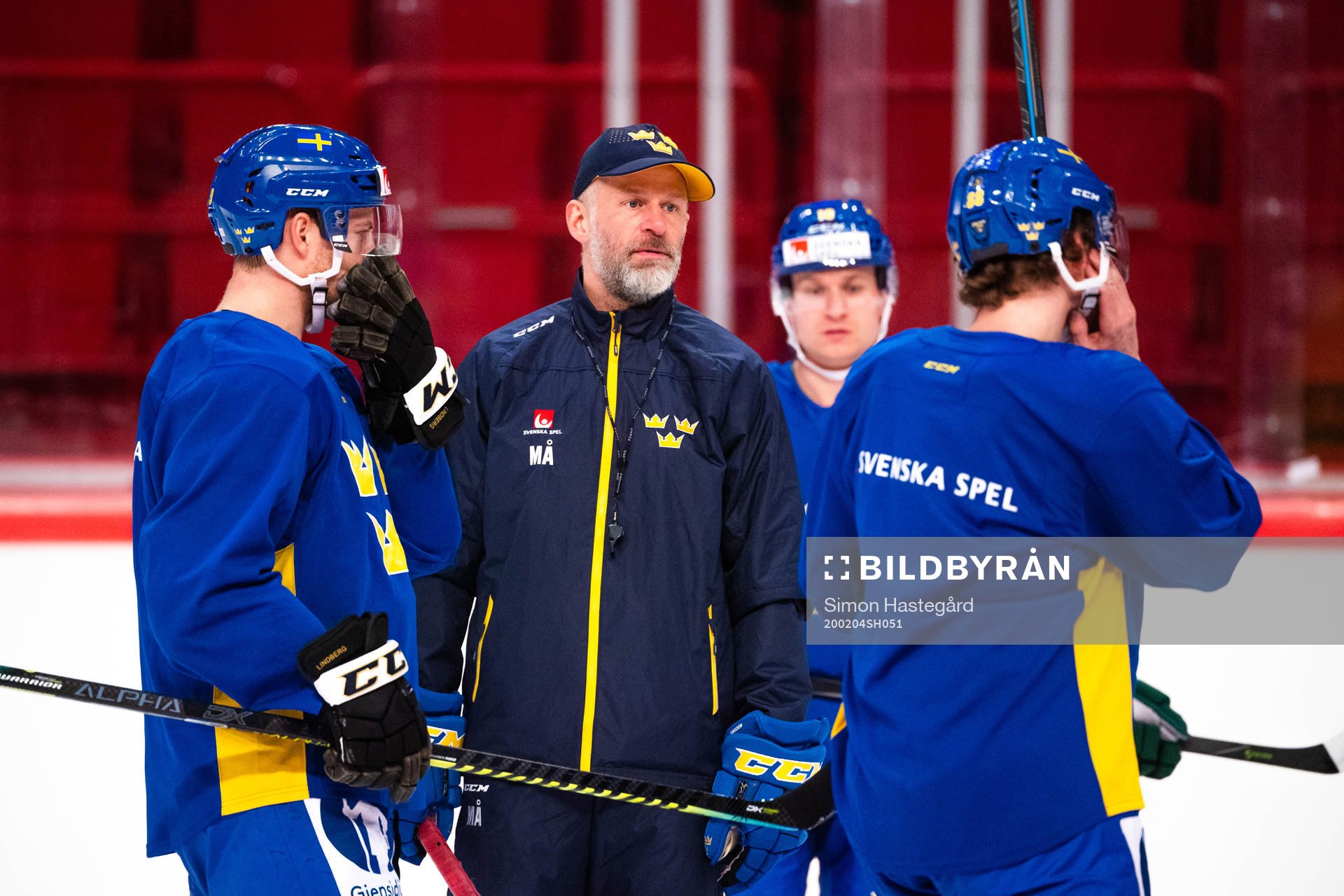 Assistant coach Markus Åkerblom with Malte Strömwall,