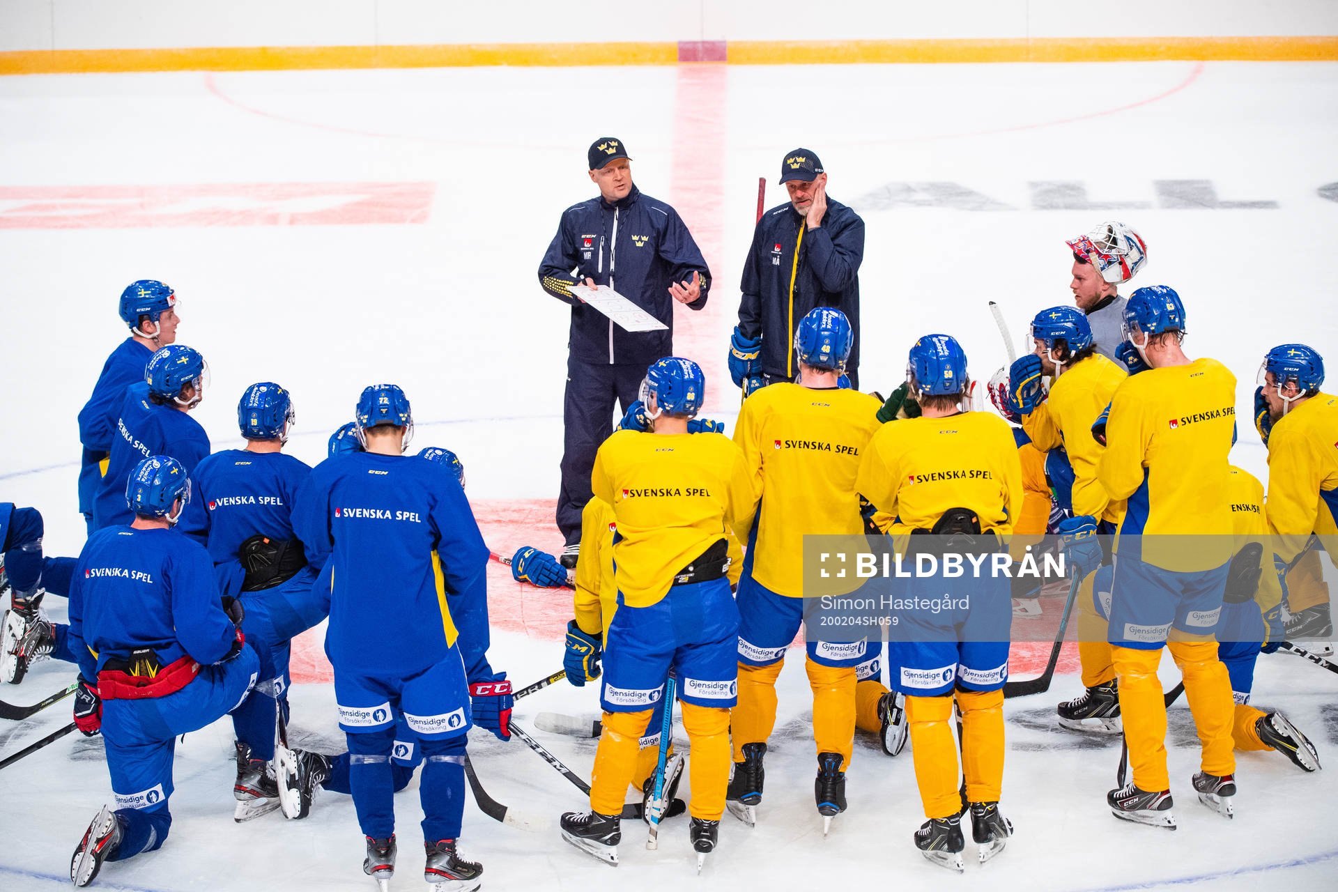 Assistant coaches Markus Åkerblom and Marcus Ragnarsson