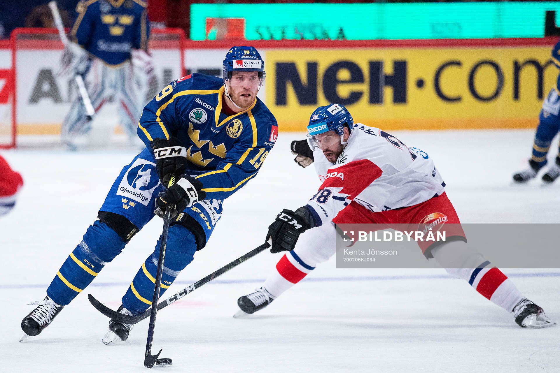 Oscar Lindberg of Sweden and Tomas Hyka of Czech Republic