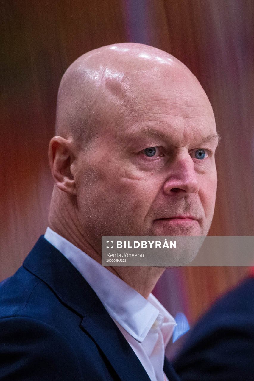 Assistant coach Marcus Ragnarsson ahead the Beijer Hockey