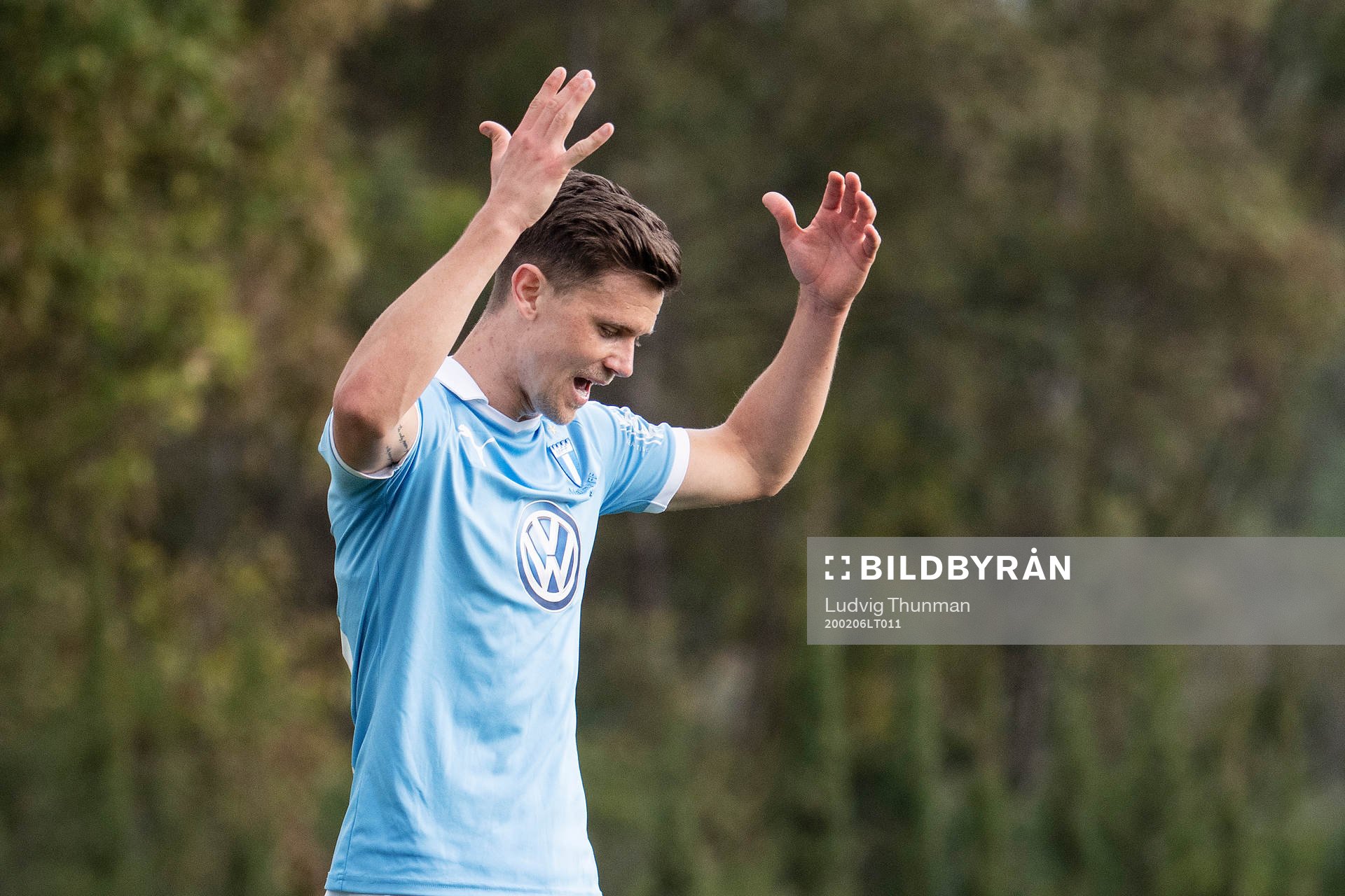 Marcus Antonsson of Malmö FF looks dejected