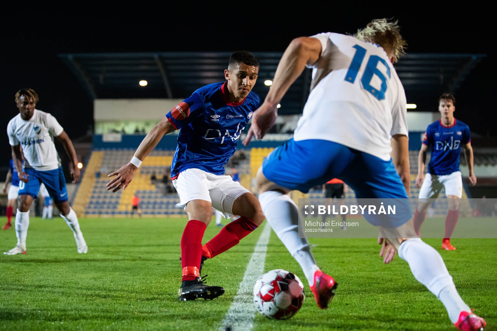 Osame Sahraoui of Vålerenga and Pontus Almqvist of