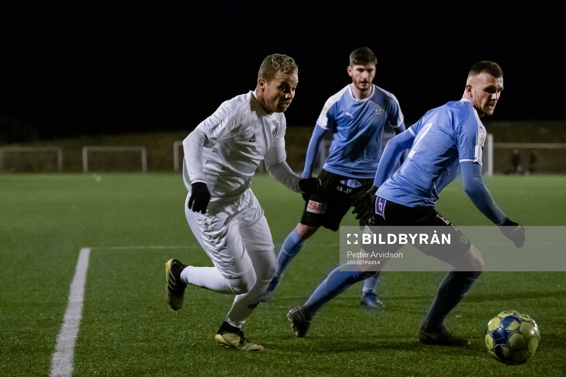 Kalmars Rafael Gimenes da Silva och Mjällbys Adi Terzic under träningsmatchen i fotboll mellan Mjällby och Kalmar den 7 februari 2020 i Mjällby.