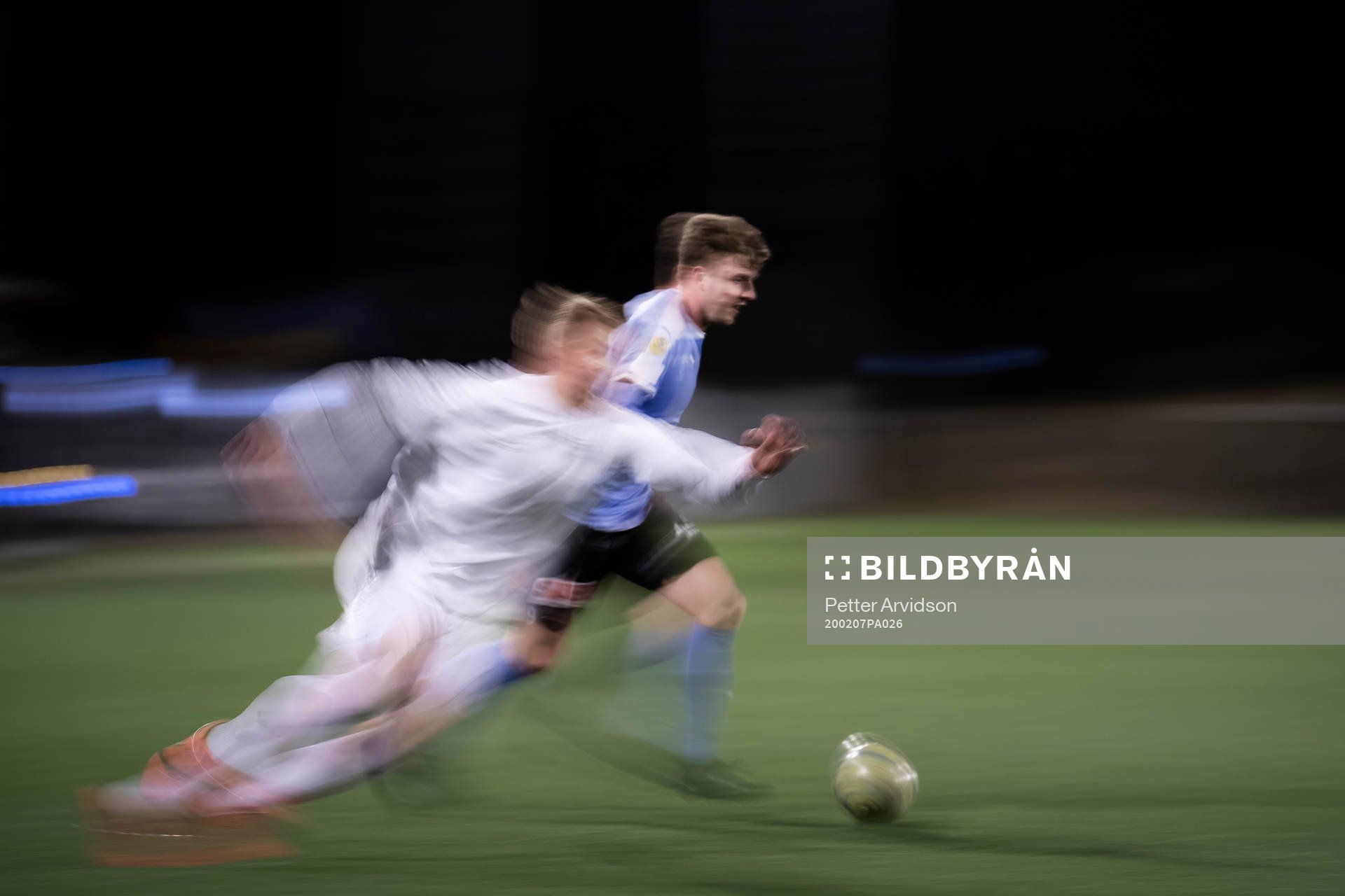Mjällbys Joel Nilsson och Kalmars Sebastian Ring under träningsmatchen i fotboll mellan Mjällby och Kalmar den 7 februari 2020 i Mjällby.