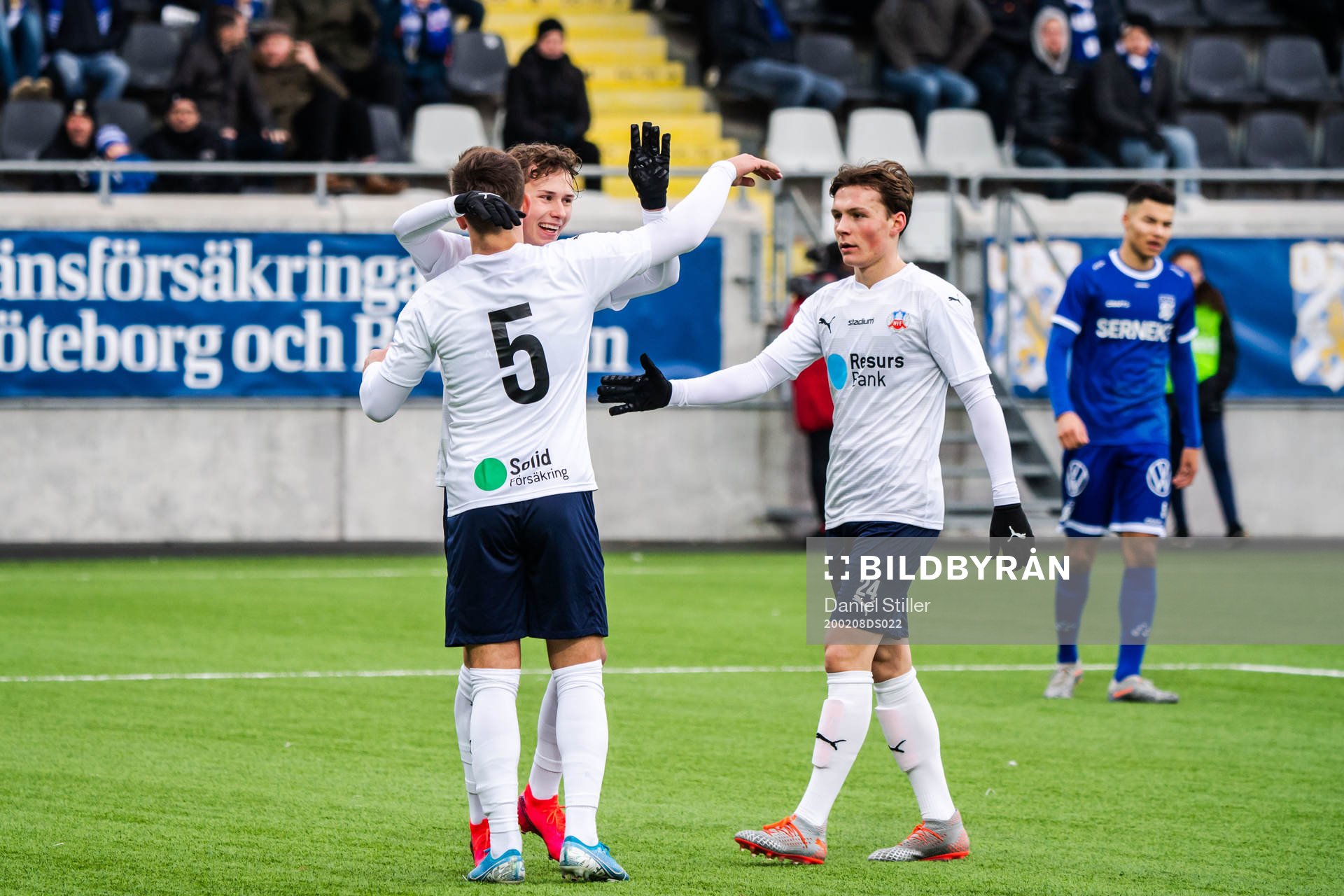 Helsingborgs Brandur Hendriksson jublar med Alex Timossi