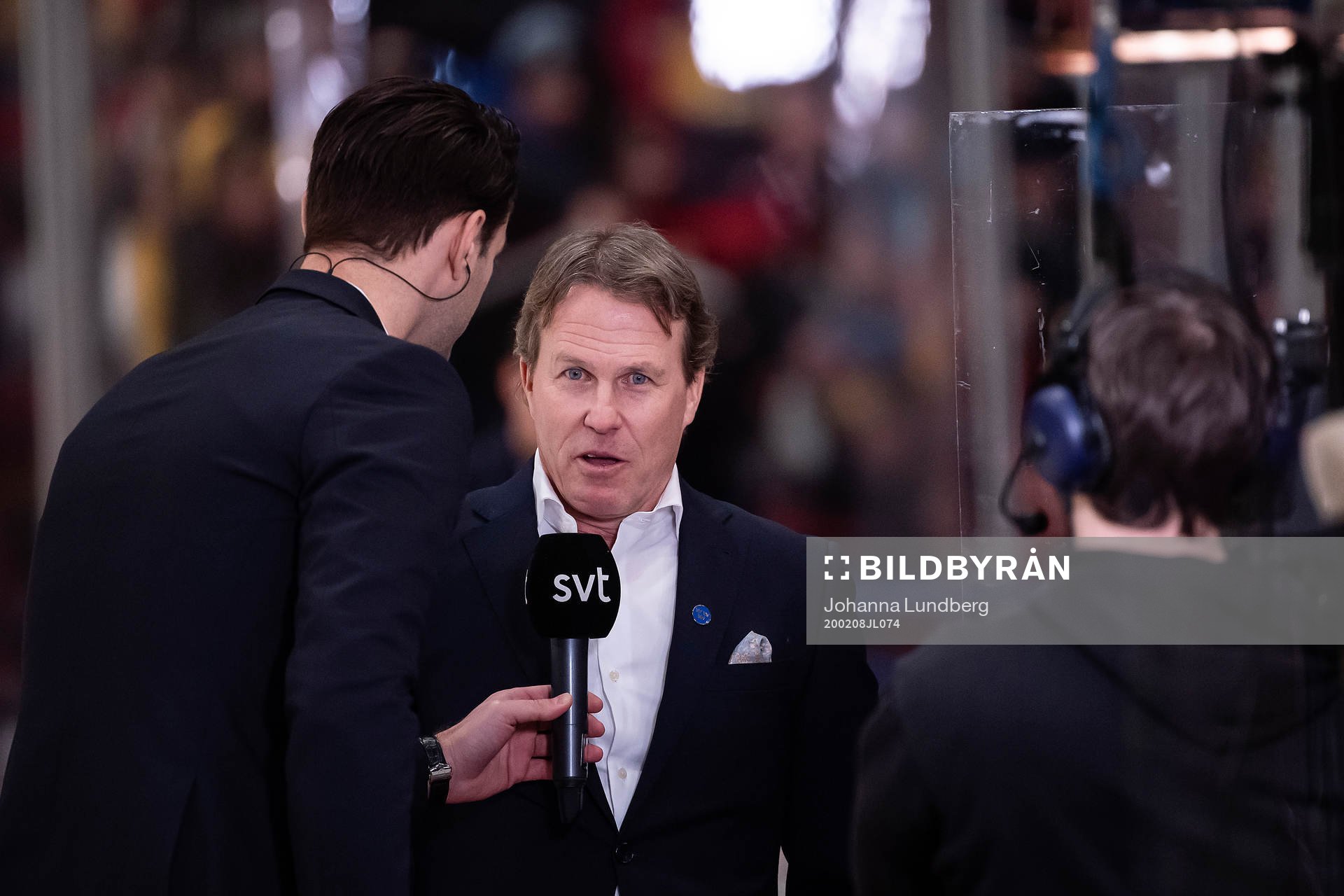 head coach Johan Garpenlöv of Sweden is being interviewed