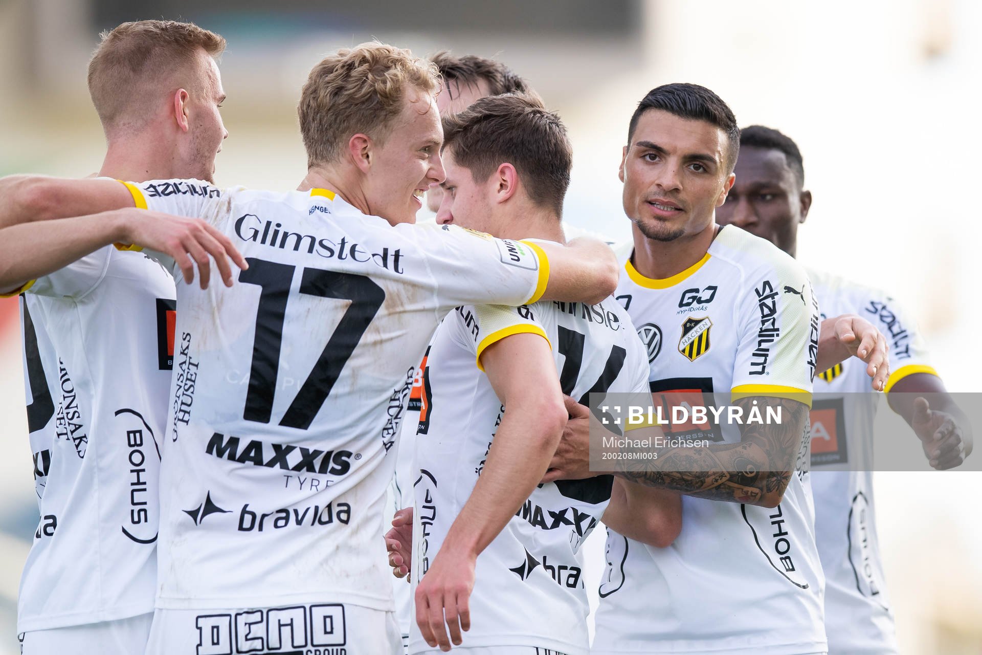 Leo Bengtsson of Häcken celebrate with team mates