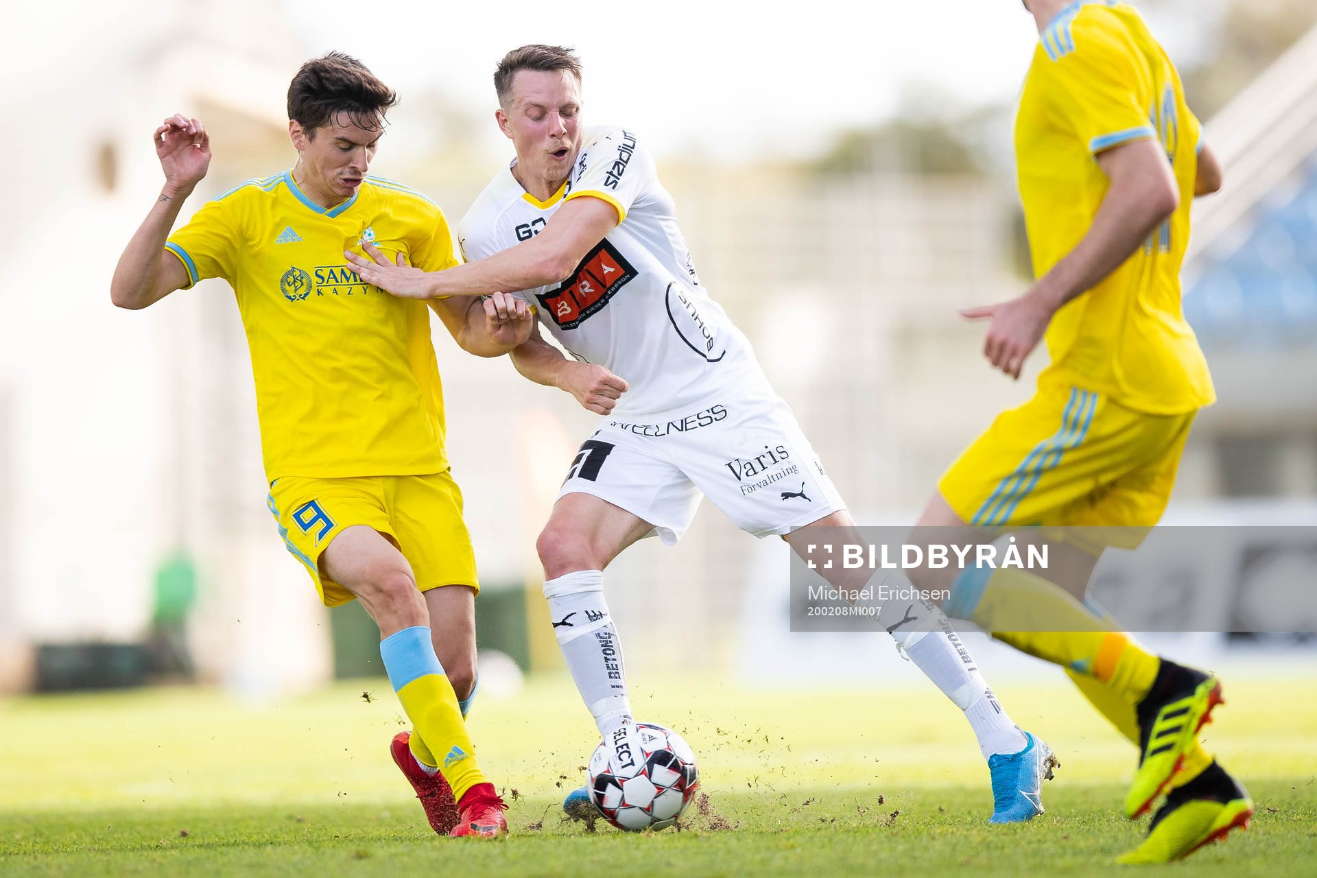 Dorin Rotariu of Astana and Viktor Lundberg of Häcken