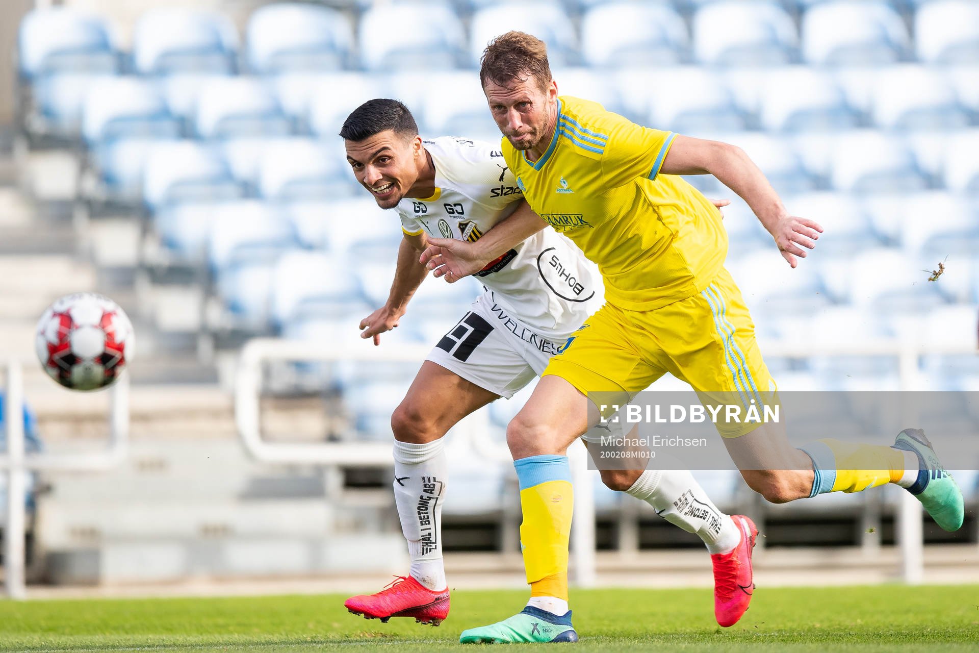 Ahmed Yasin of Häcken and Sergey Malyy of Astana