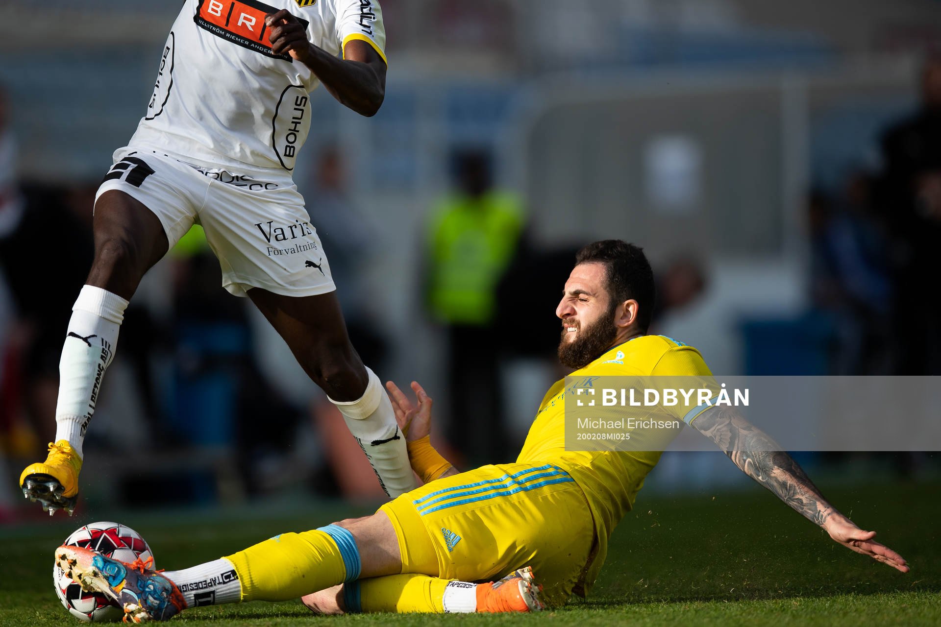 Godswill Ekpolo of Häcken and Tigran Barseghyan of Astana