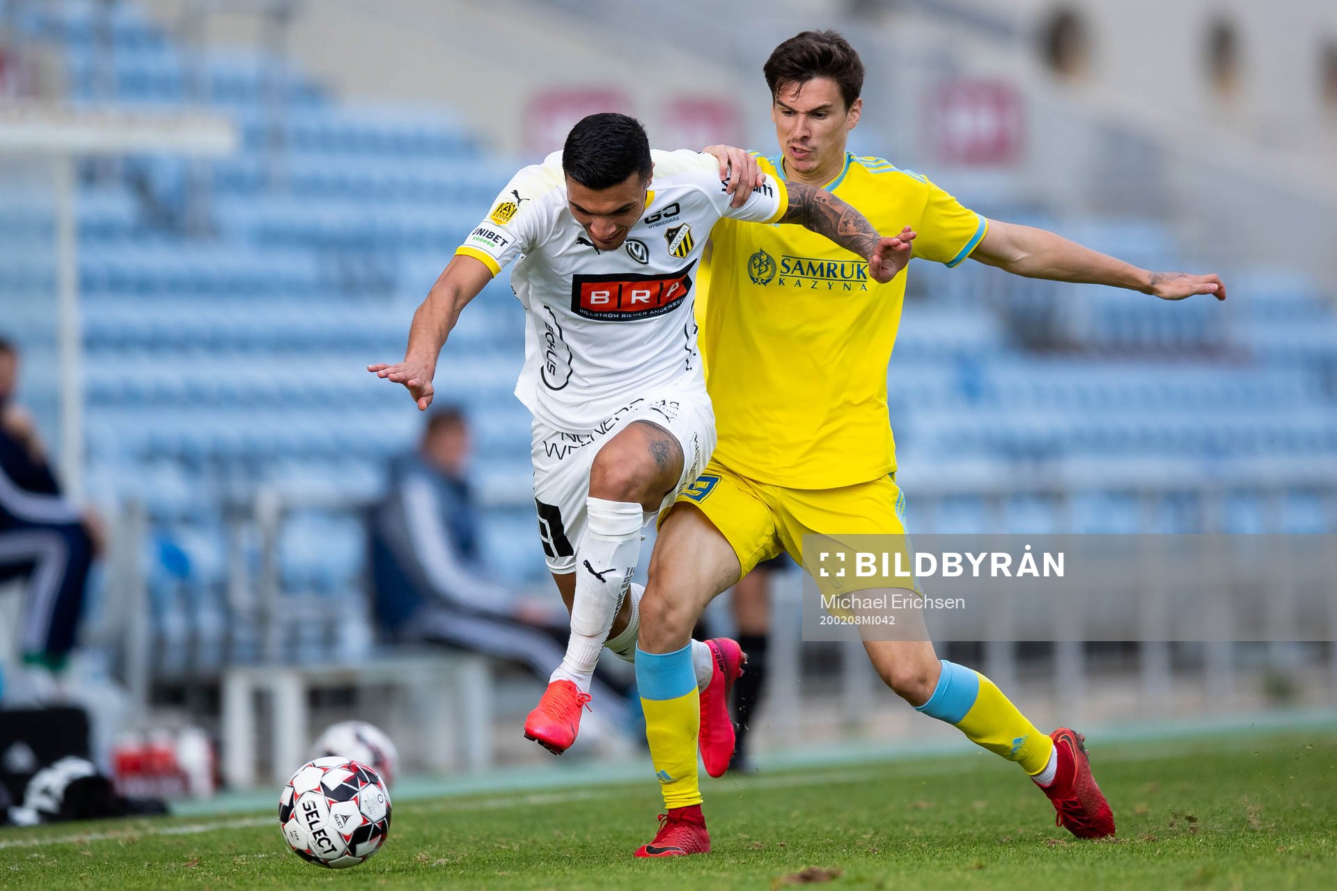 Ahmed Yasin of Häcken and Dorin Rotariu of Astana