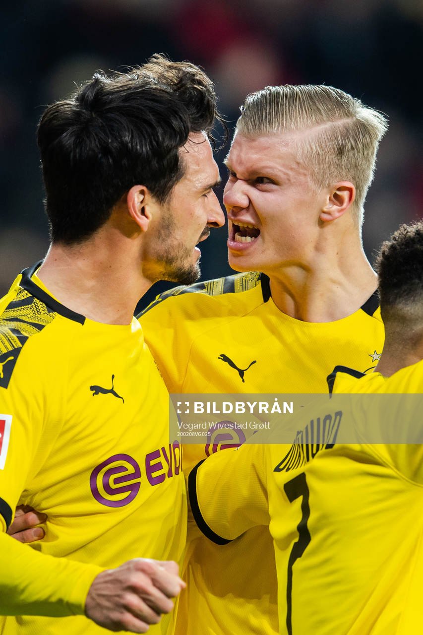 Achraf Hakimi and Erling Braut Haaland of Borussia Dortmund celebrate after 1-1 during the Bundesliga football match between Bayer Leverkusen and Borussia Dortmund on February 8, 2020 in Leverkusen.