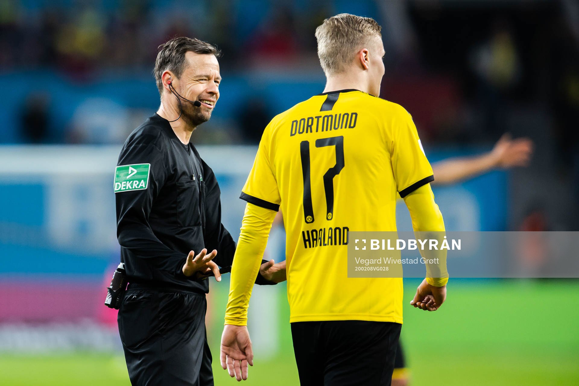 Referee Markus Schmidt and Erling Braut Haaland of Borussia