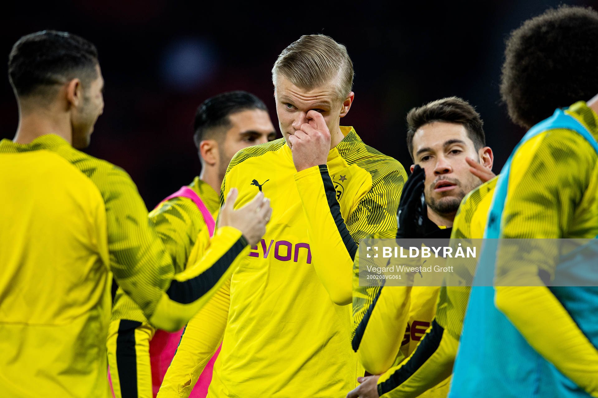 Erling Braut Haaland of Borussia Dortmund warms up